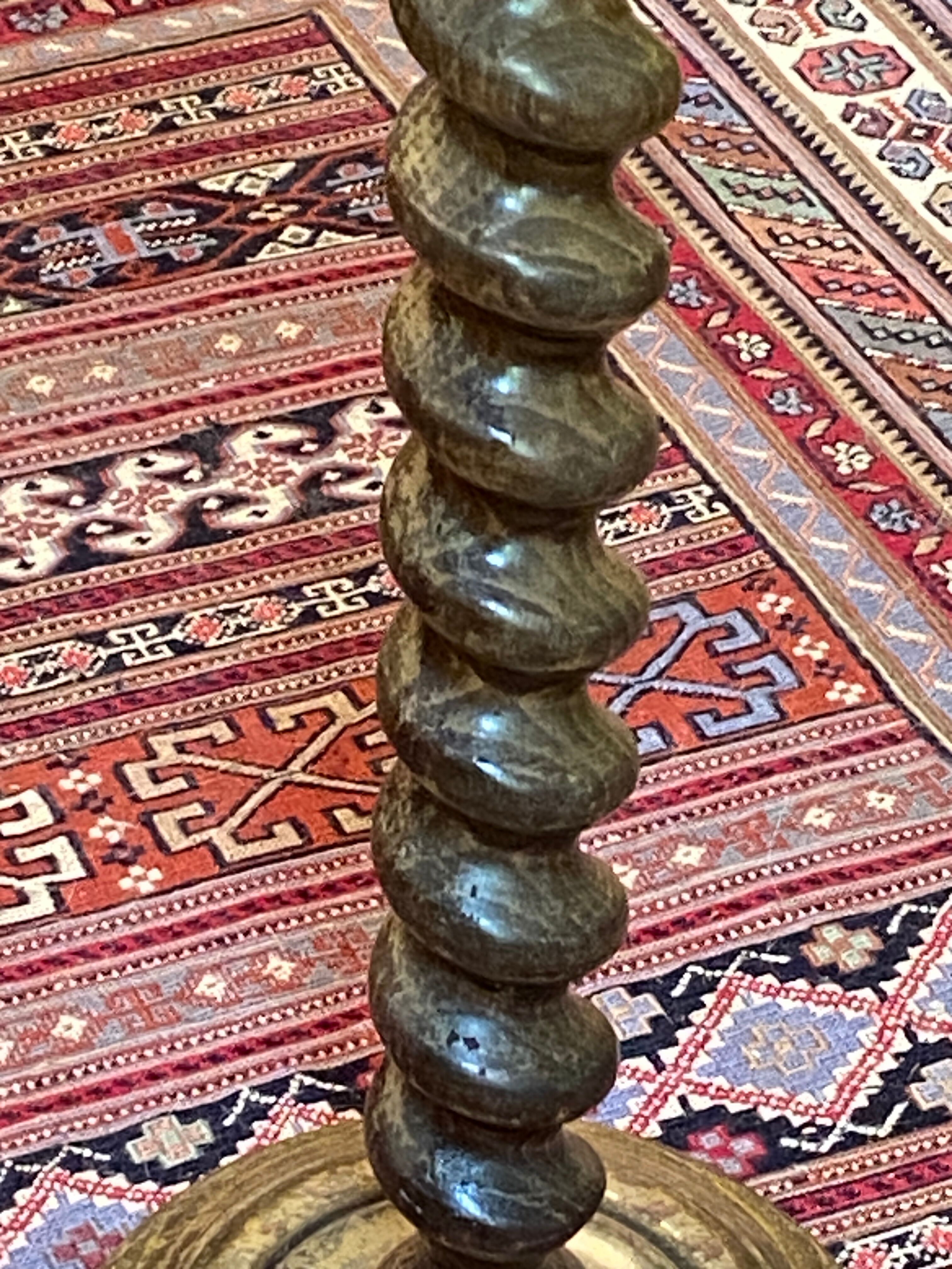 Colonne en bois touné