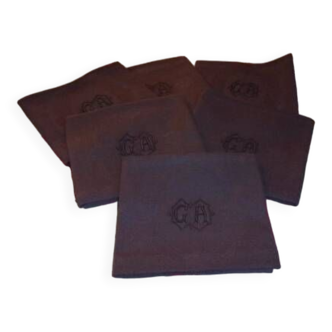 6 serviettes anciennes en damassé fleuri, monogrammées CA, coloris prune
