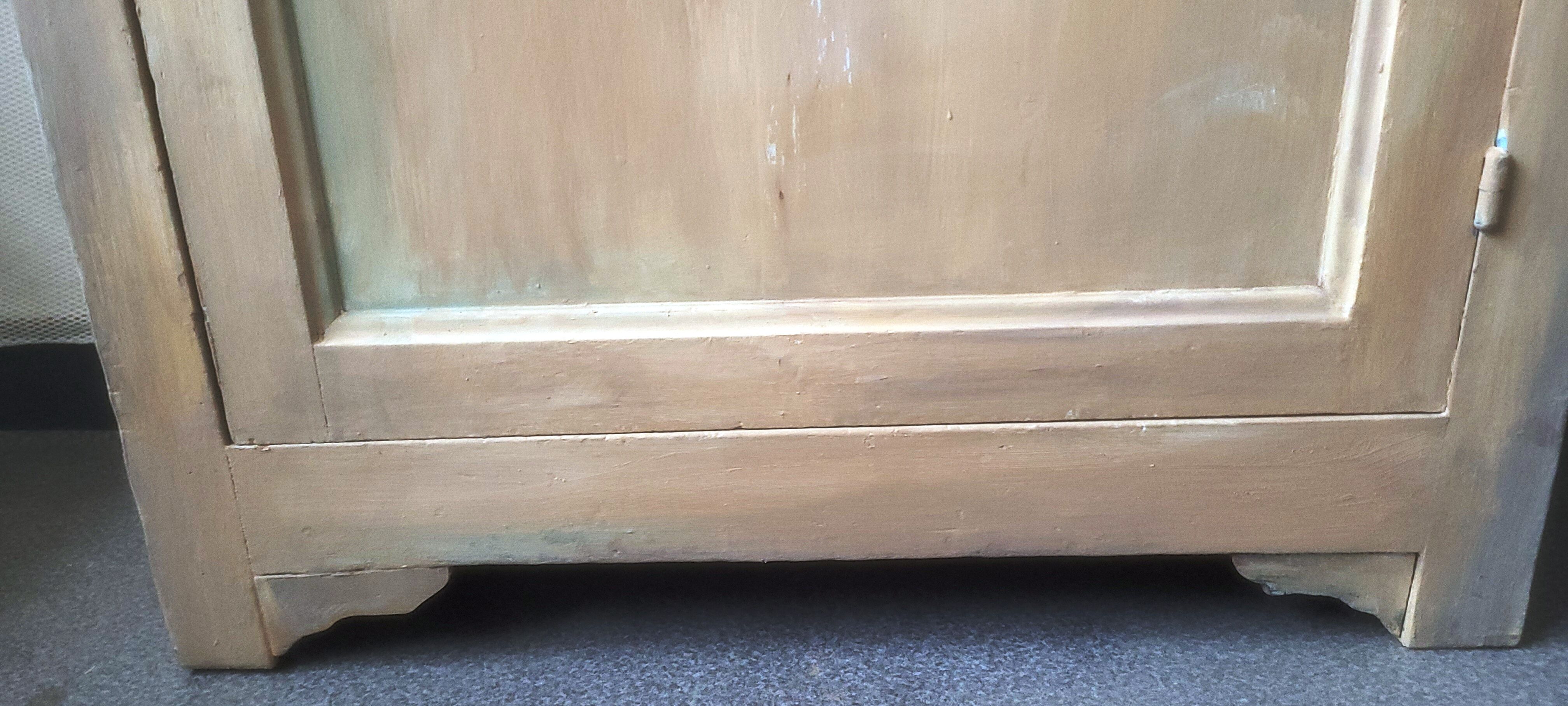 Patinated wooden jam maker