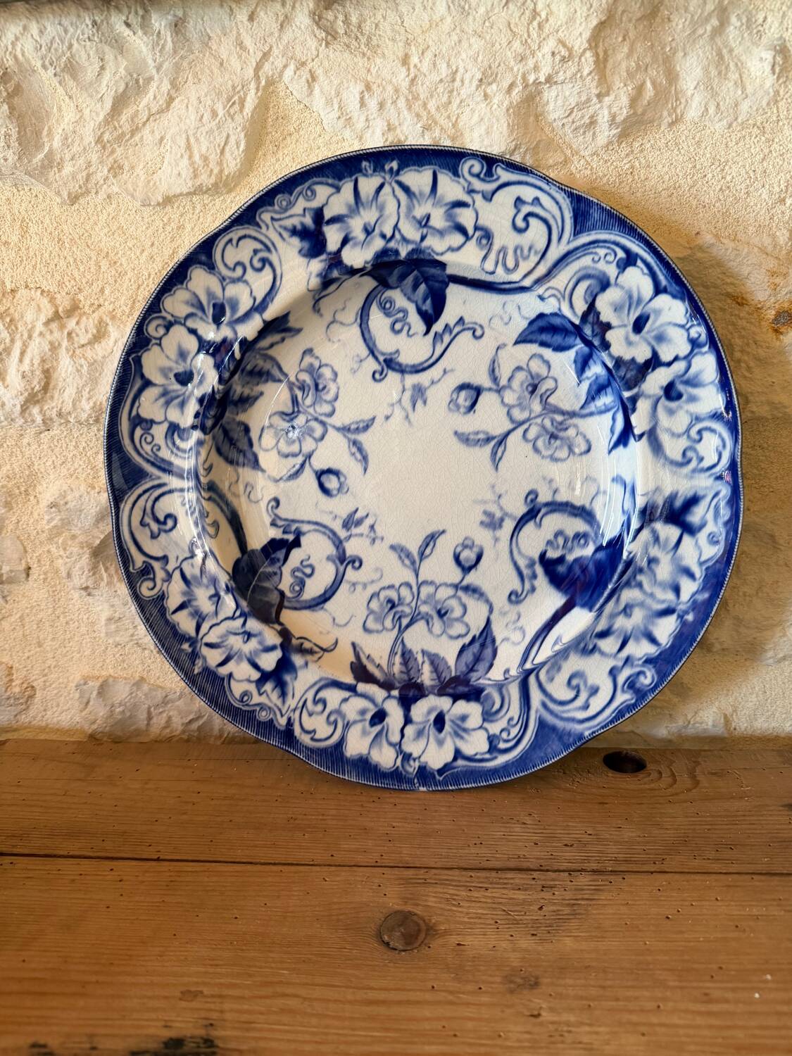 Round plate in ironstone Creil and Montereau model Flora