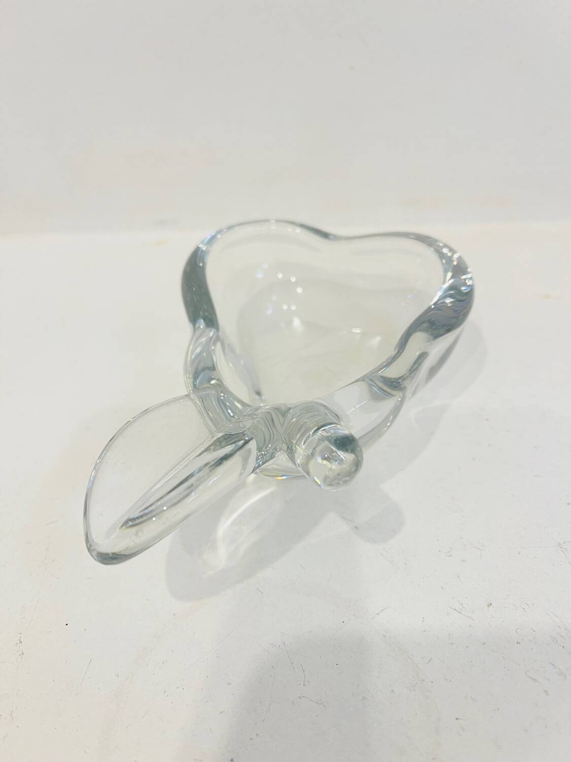 Crystal dish in the shape of a pear – Vannes-le-Châtel, 1970s