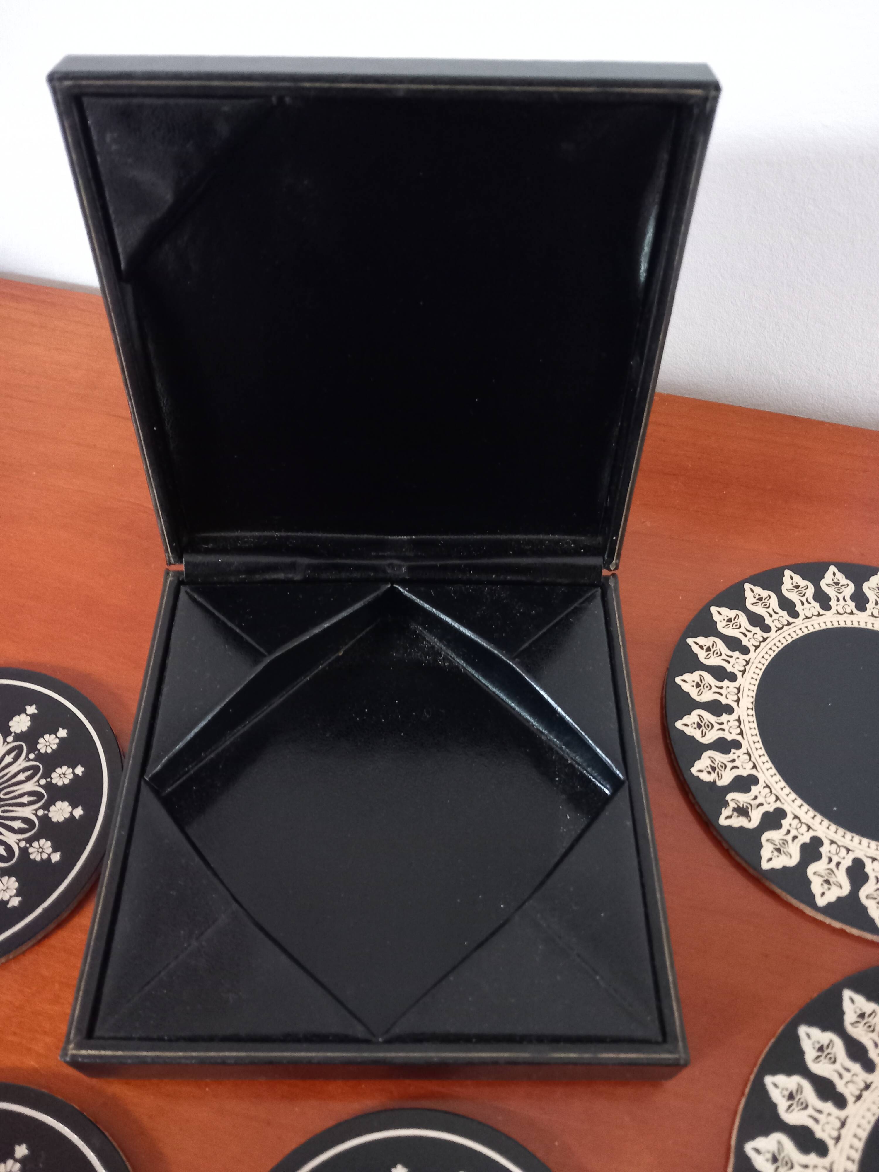Napoleon set of 6 coasters and 2 bottle mats