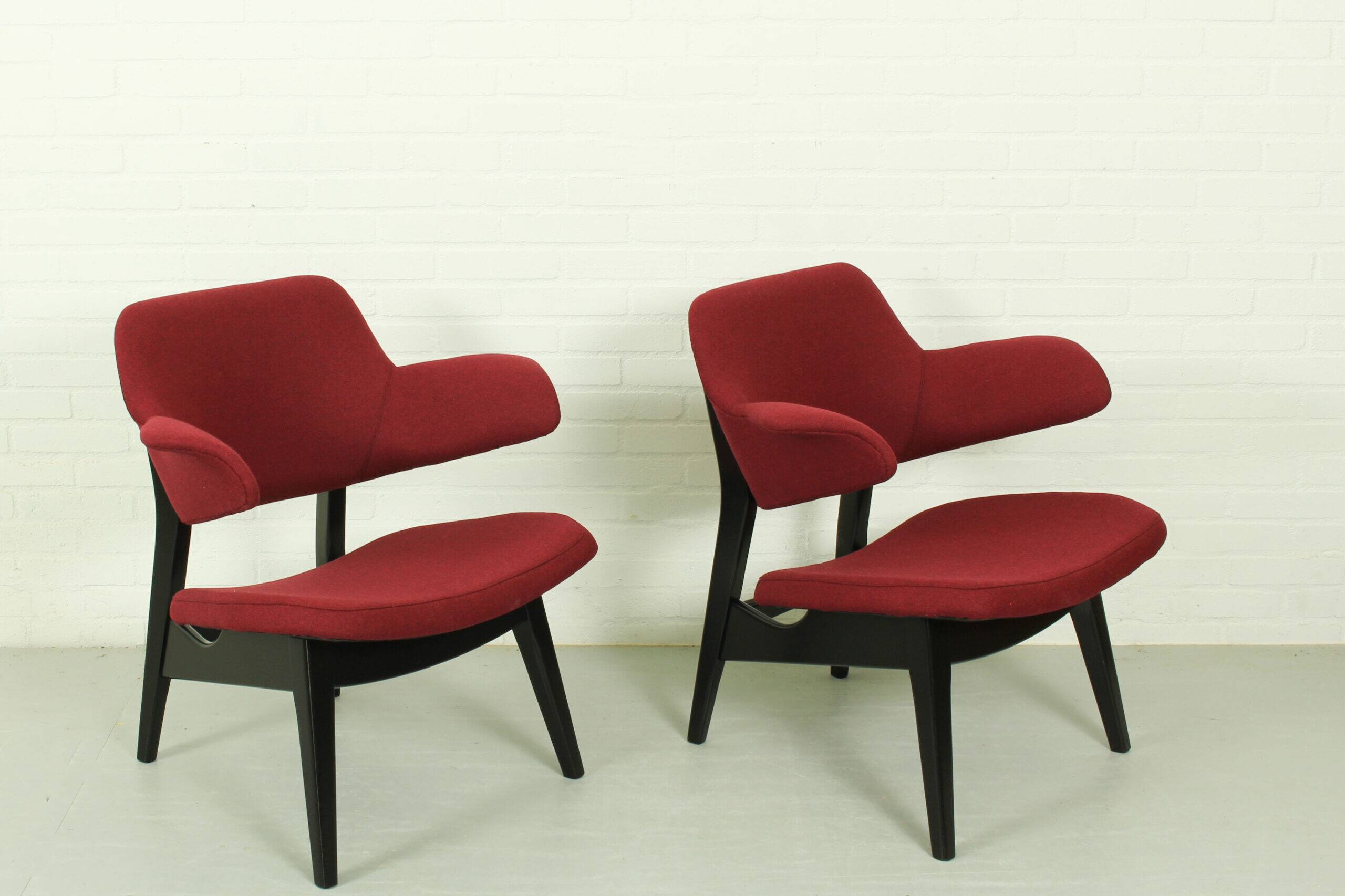 Pair of lounge armchairs by Louis van Teeffelen for Wébé – Dutch mid-century modern (1960s)