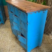 Workshop furniture with 20 blue lockers
