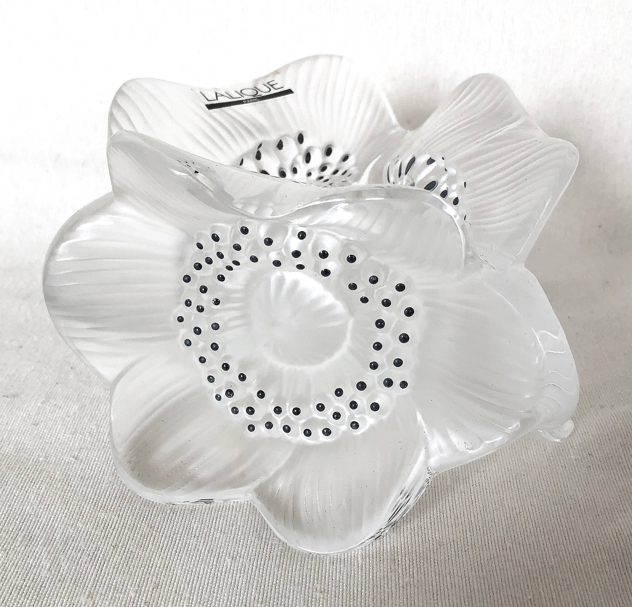 Crystal candlestick LALIQUE, three anemone flowers