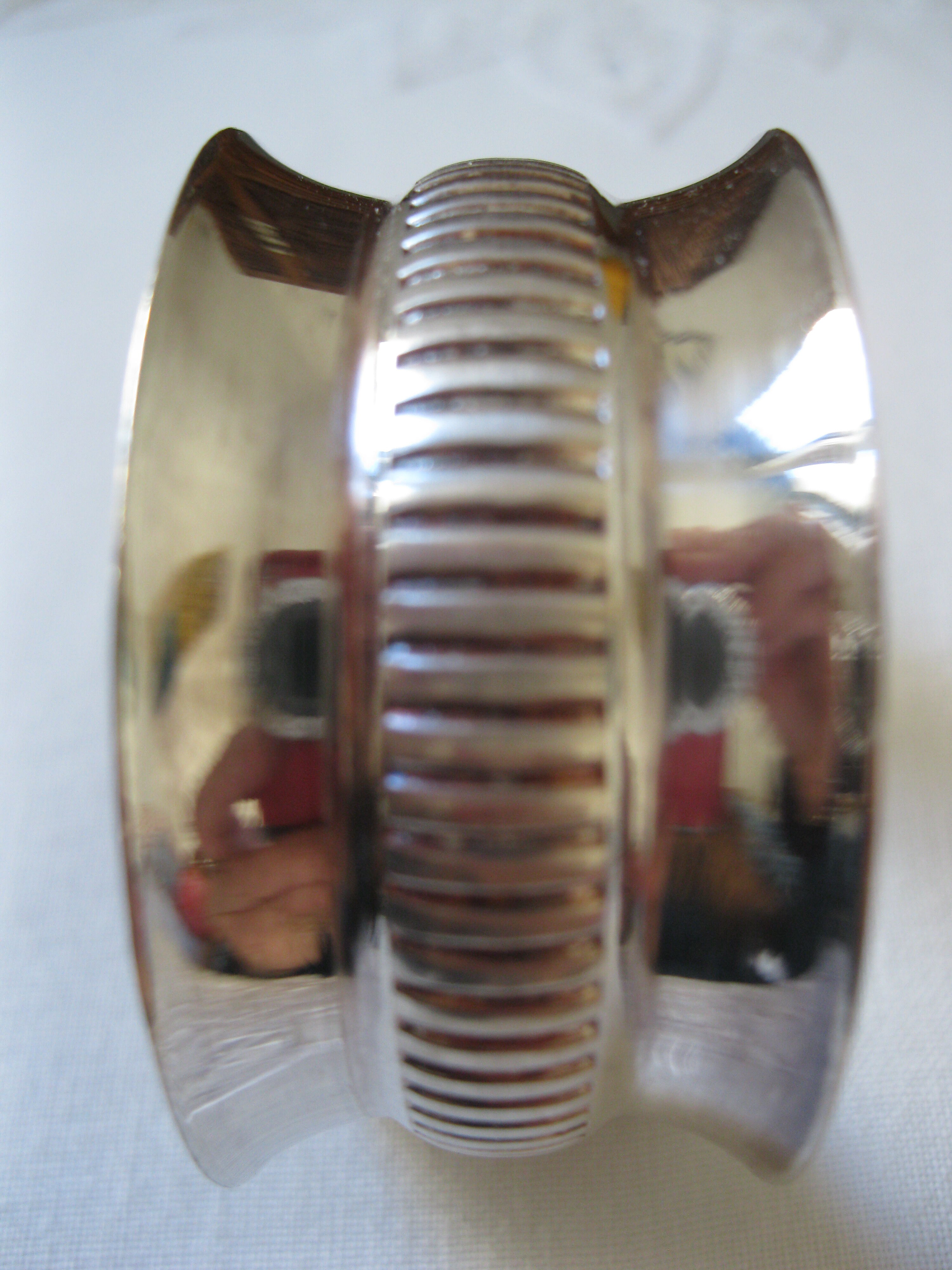 Silver metal towel round