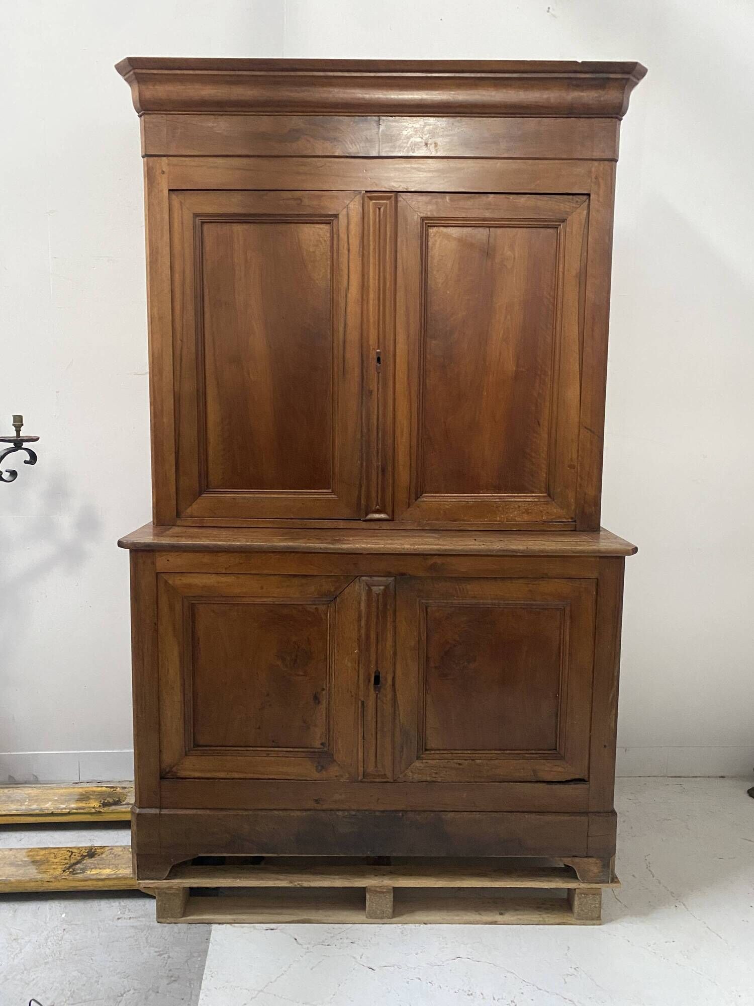 Two-body buffet in solid walnut, Louis Philippe style, 19th century.