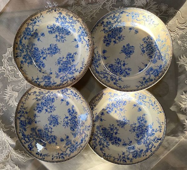 Lot de 4 assiettes à dessert en terre de fer Gien modèle fleurette