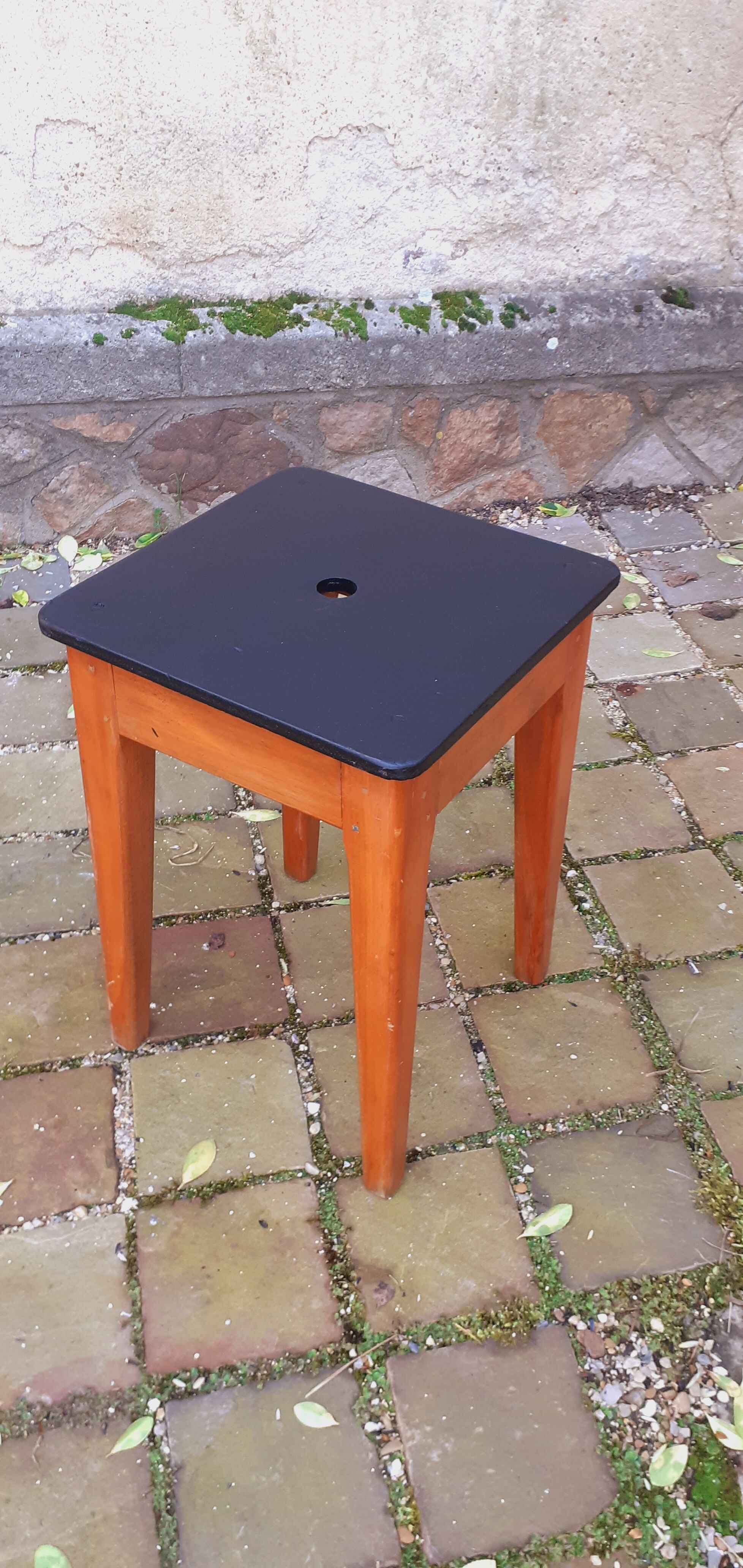 Stool year 50