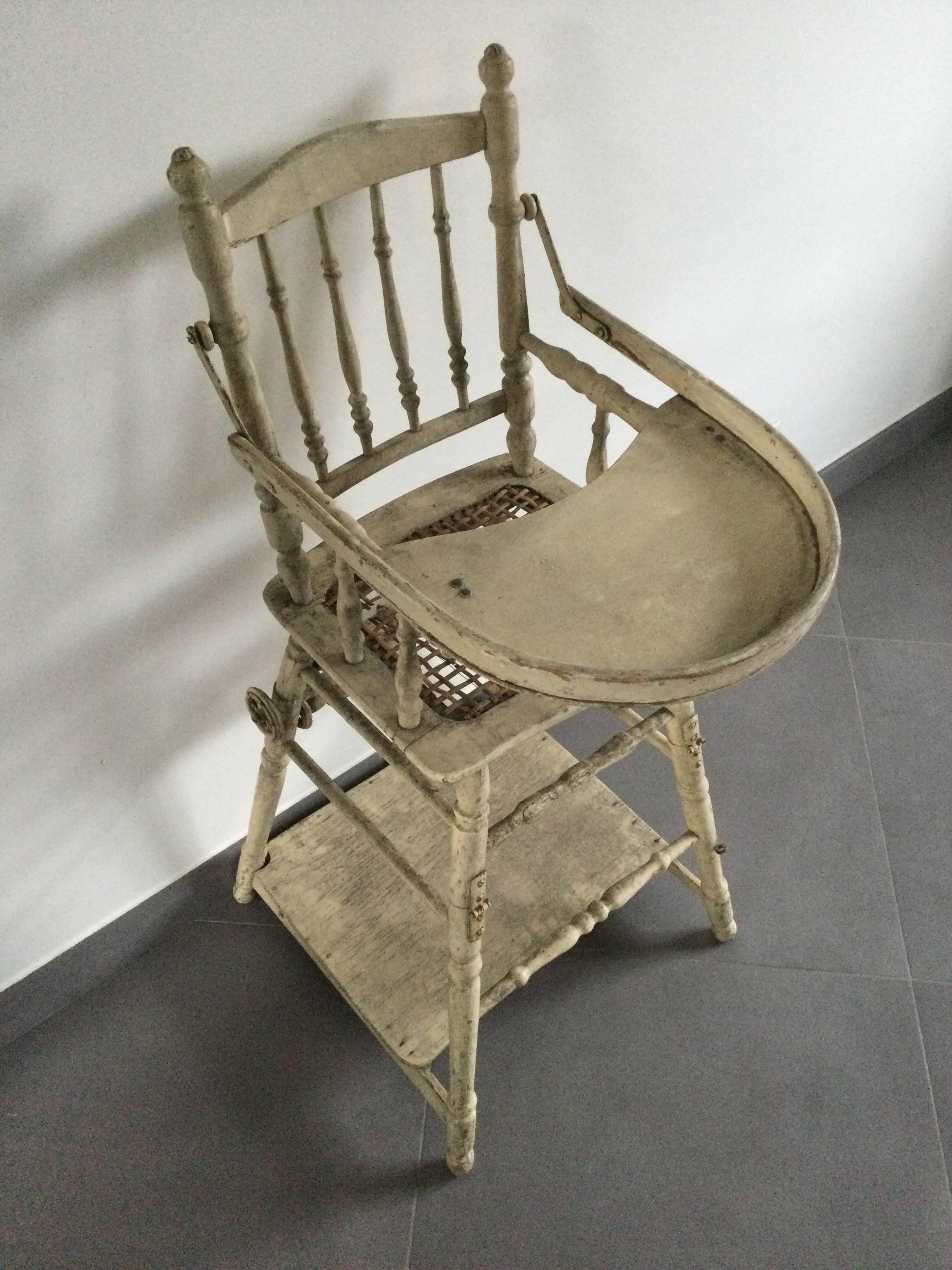 Chaise haute ancienne