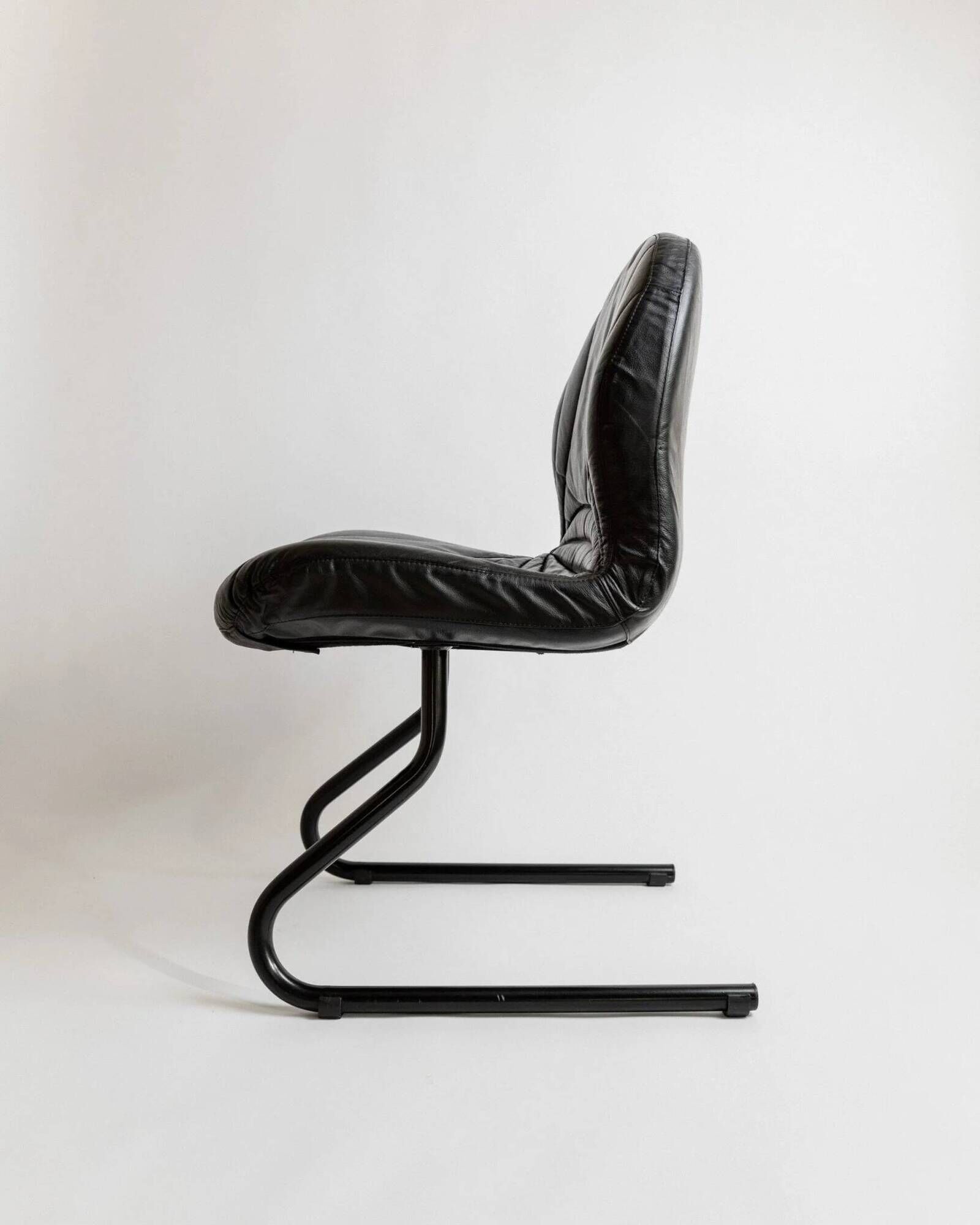 Vintage black leather cantilever chair with metal frame – 1980s Italian design