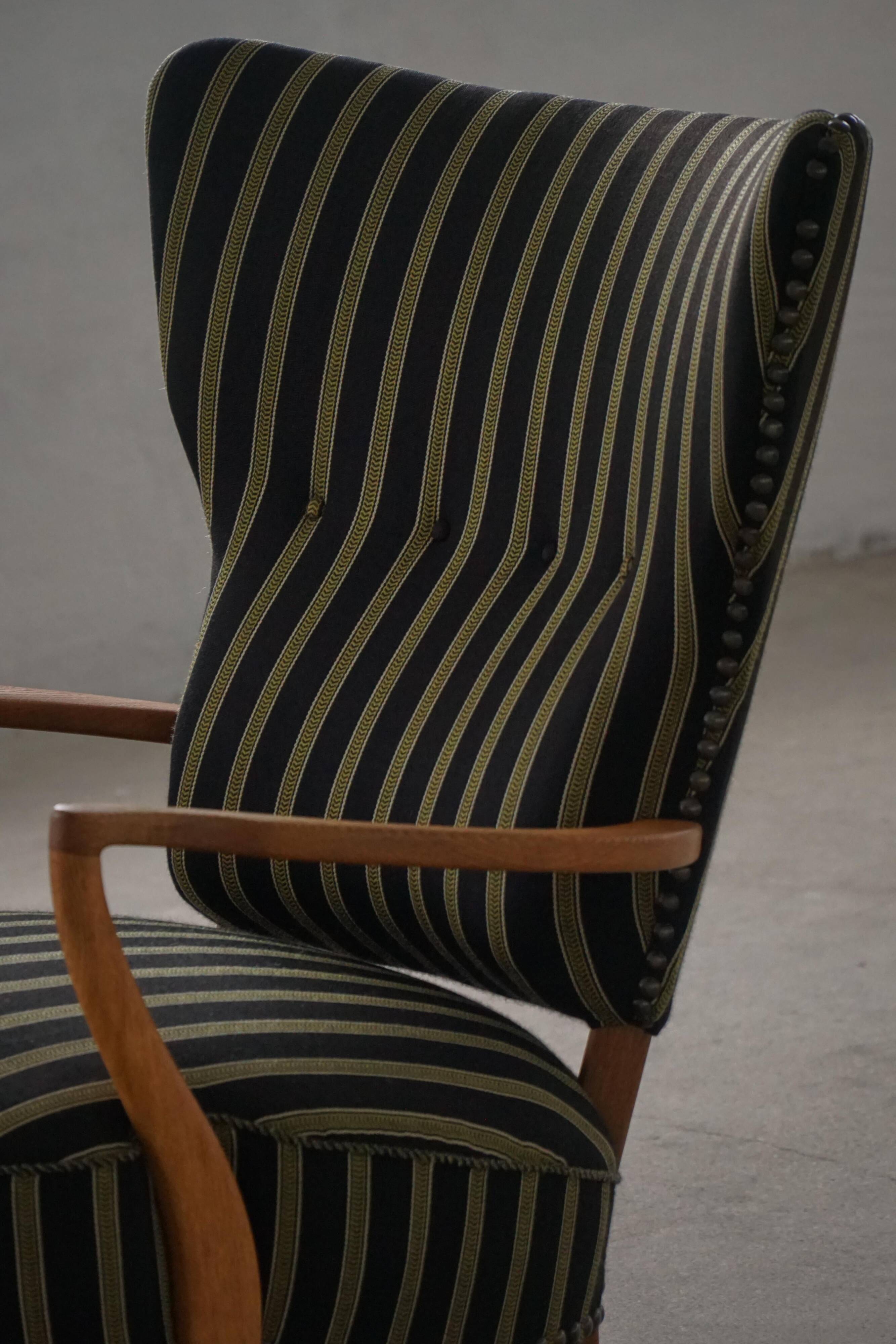 Danish mid-century chaise longue with a convertible backrest in oak, Viggo Boesen, 1950s.