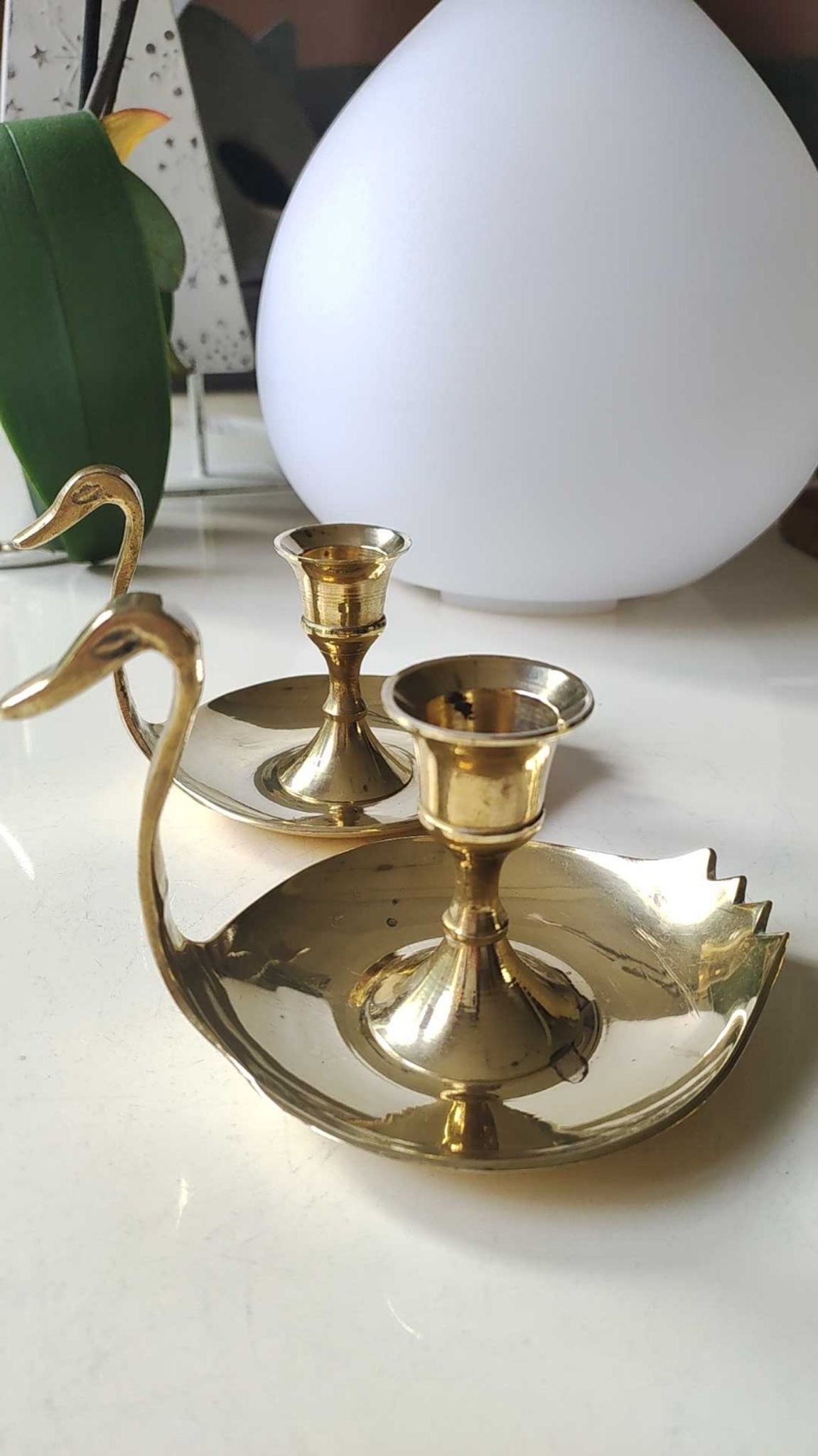 Pair of hand candle holders/Cellar rats shape swans, in polished brass. 1950s