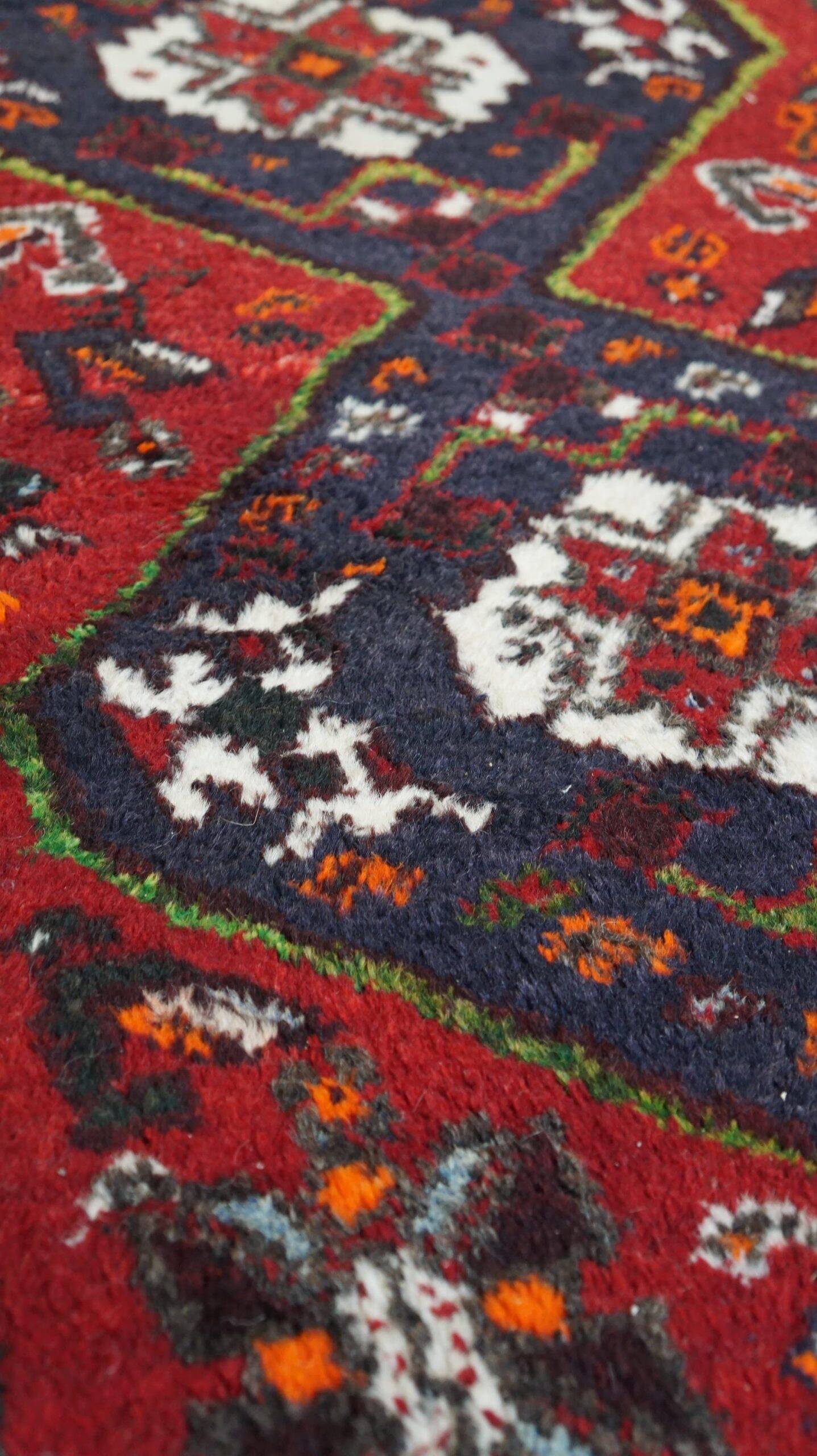 Authentic and colorful oriental rug with 2 Scottish patterns 130x90cm.