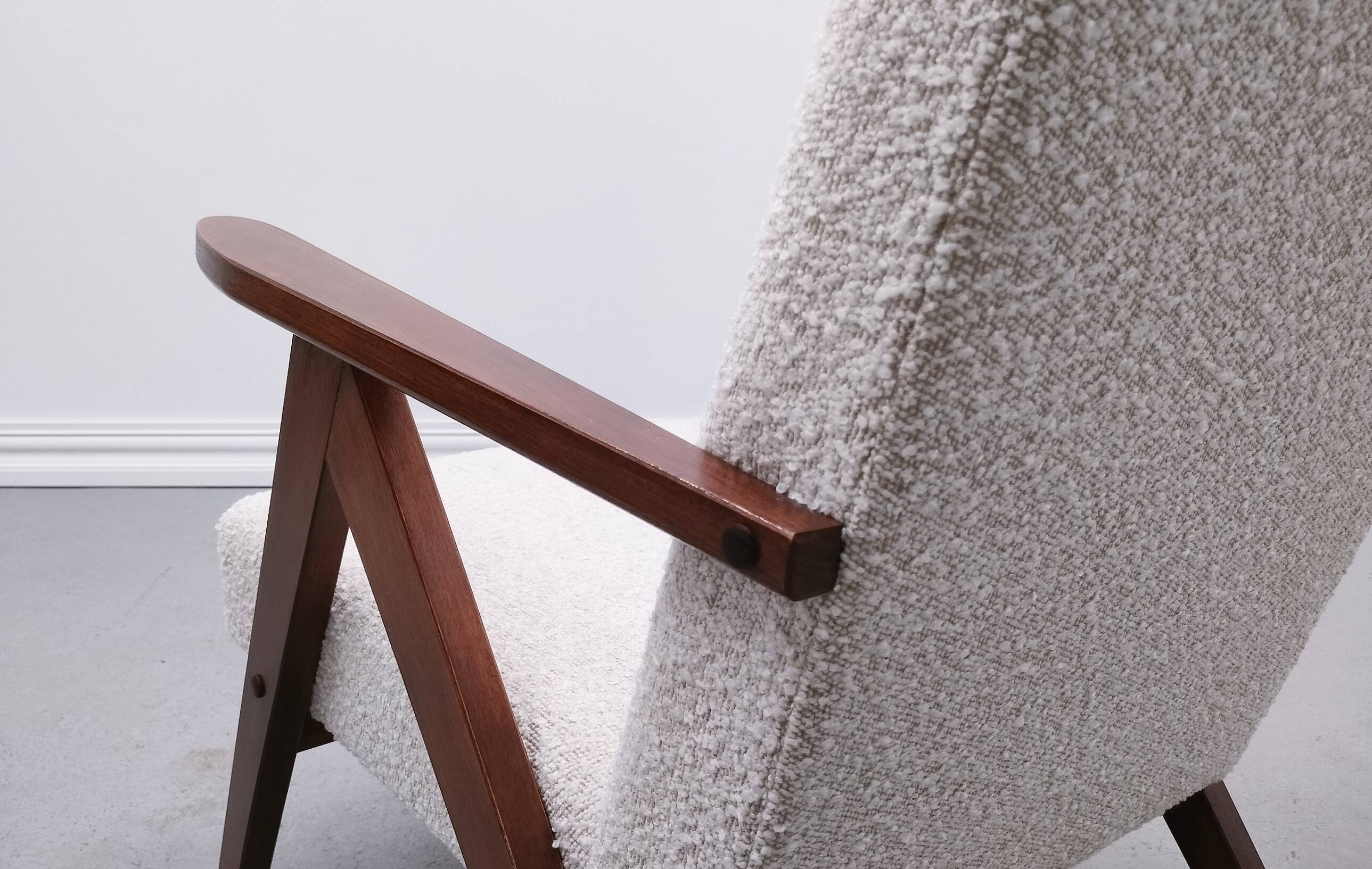 Mid Century Easy Chair Model B - 310 Var in Ivory Buckle