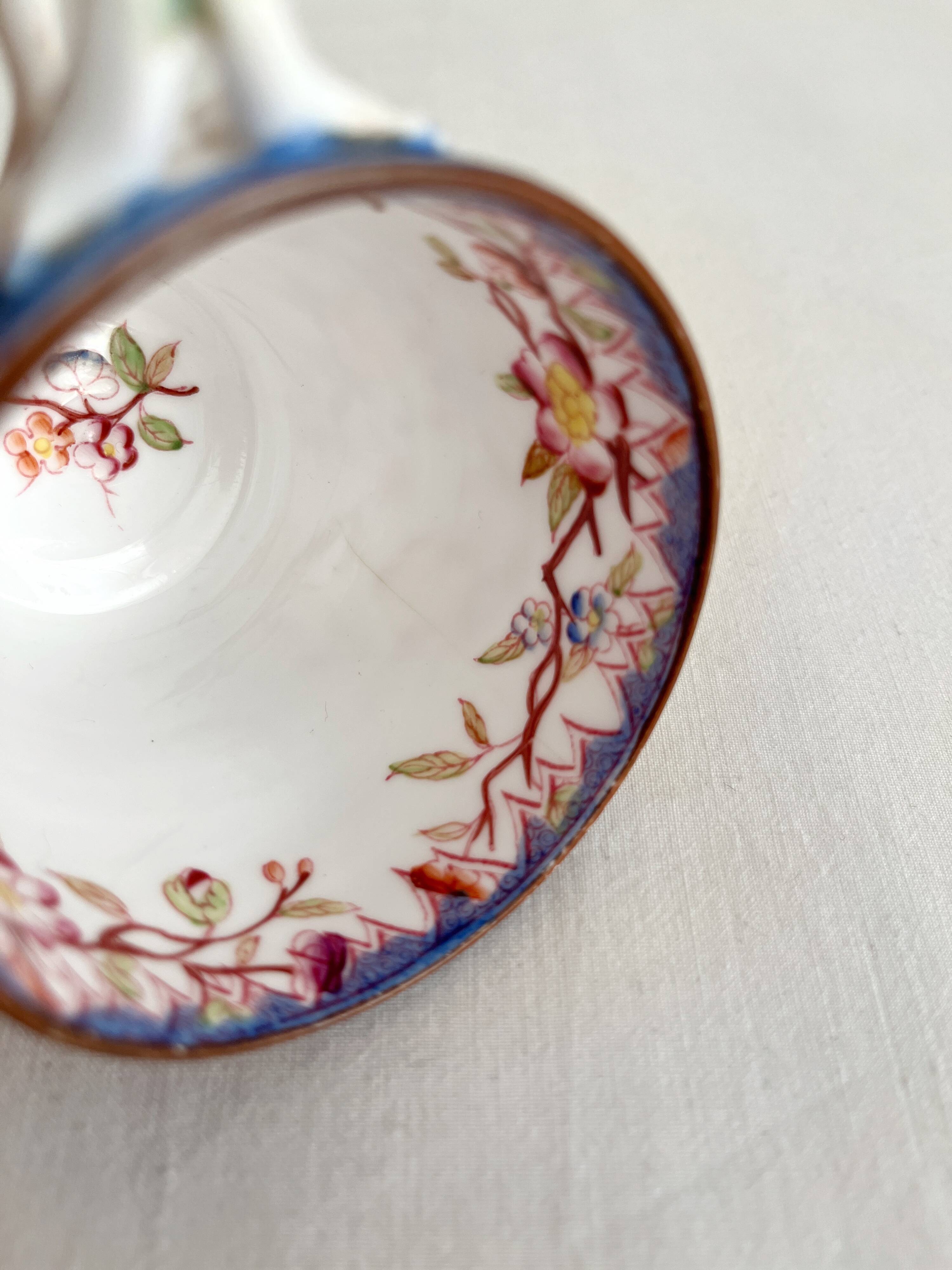 Tasse à café en faïence fine décor Minton Sarreguemines