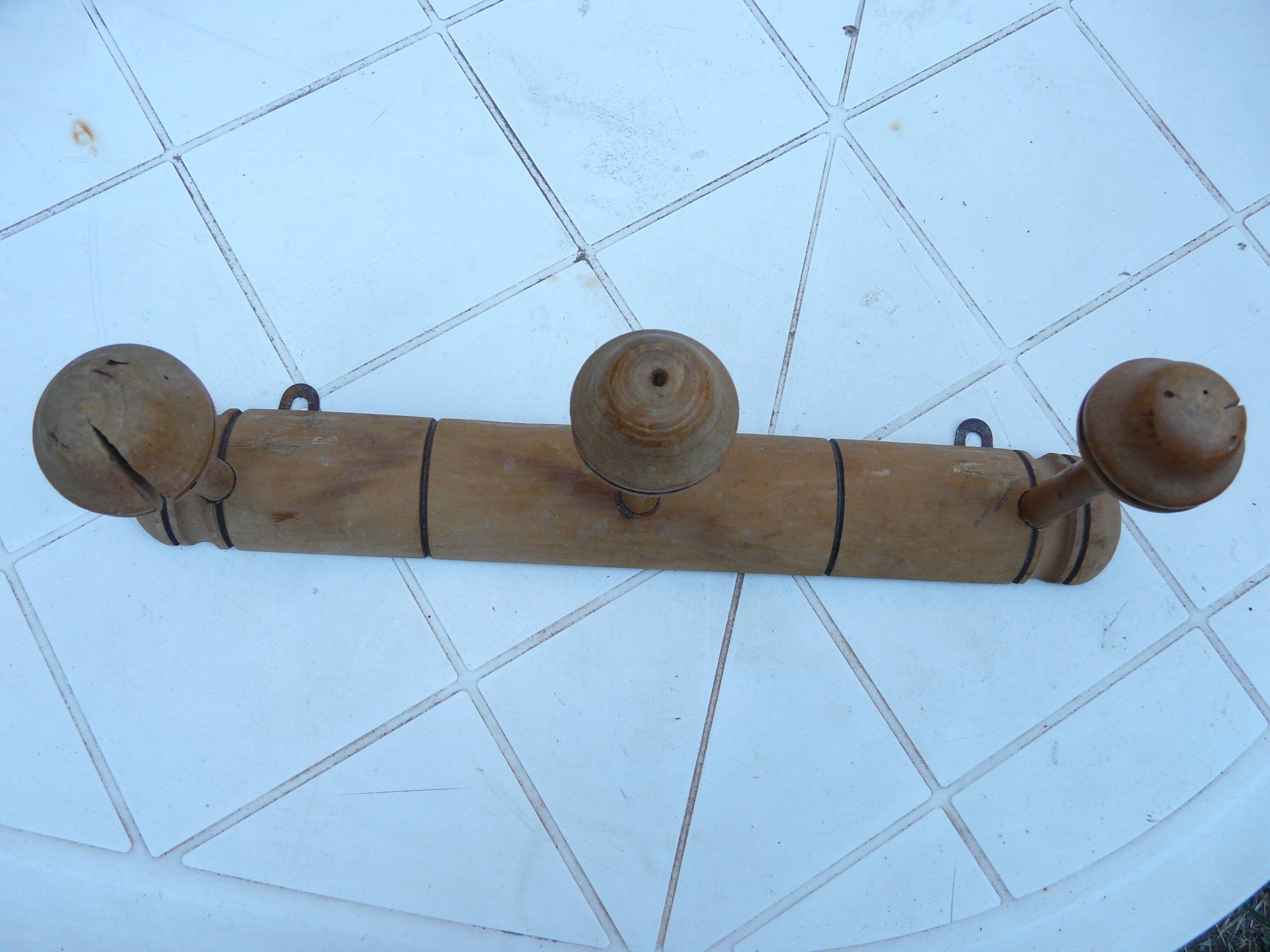 Wooden wall coat rack turned in imitation of bamboo, 3 hooks, 1900s