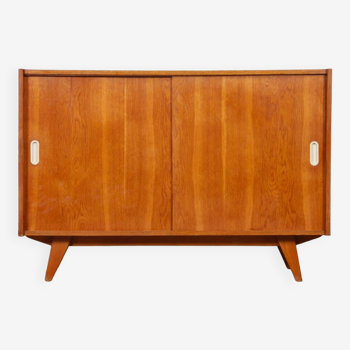 Commode en chêne, modèle U-452, par Jiroutek pour Interier Praha, 1960