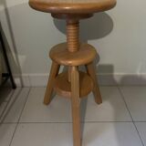 Adjustable screw tripod stool