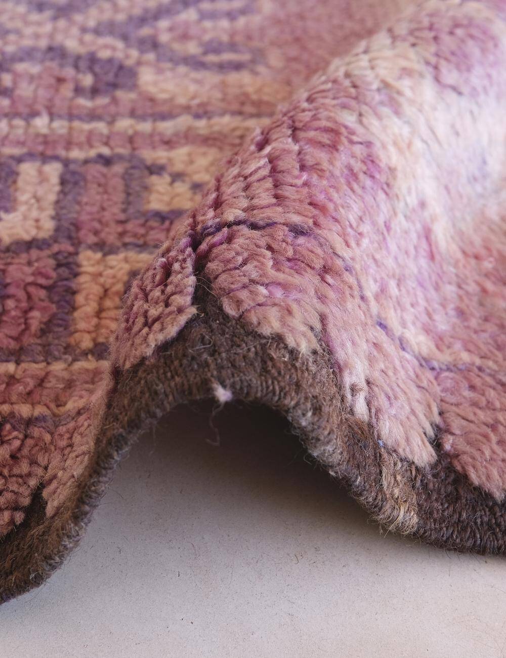 Vintage Berber Rug - 255 x 188 cm