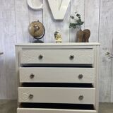 Antique chest of drawers