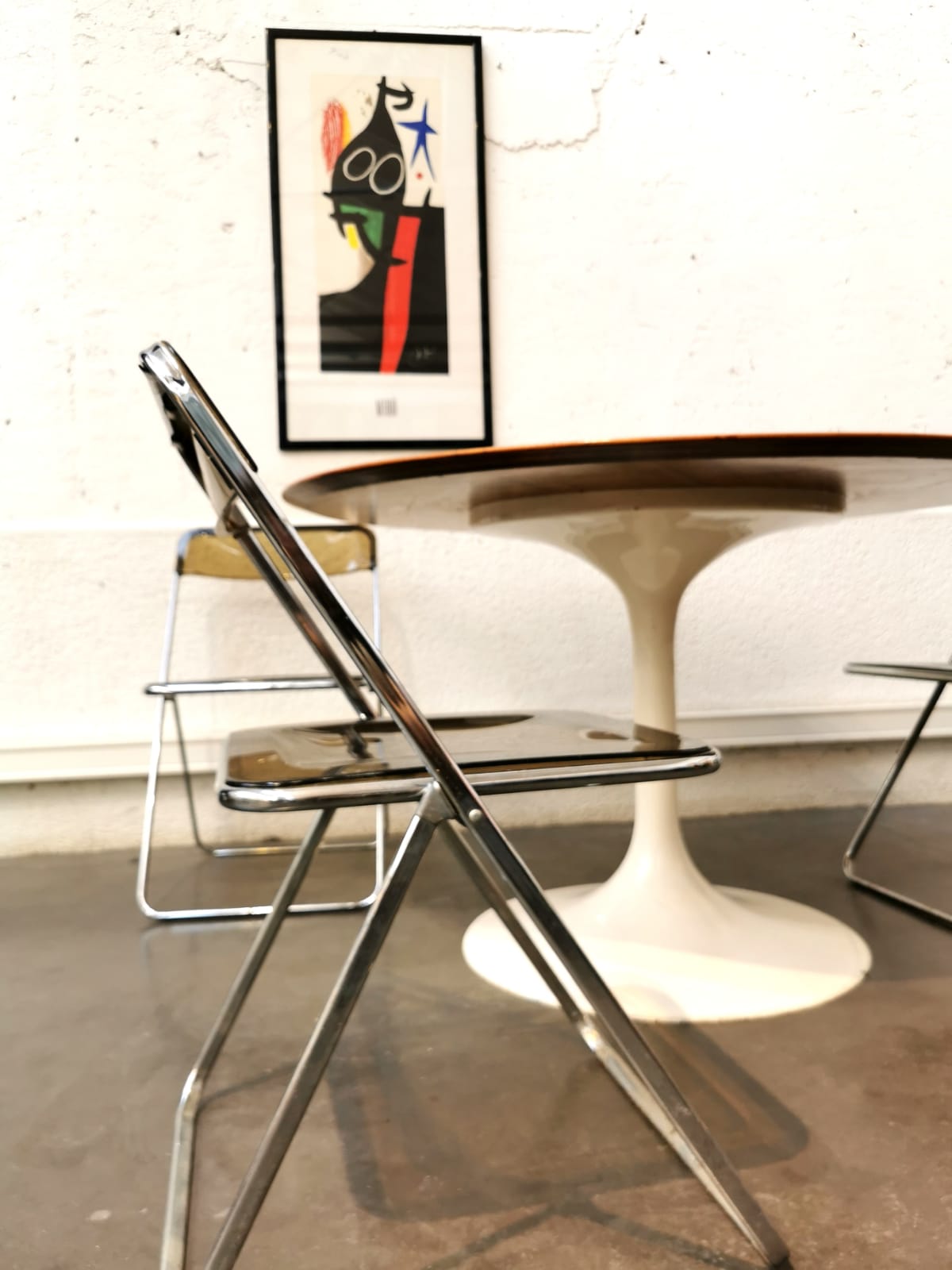 Round table tulip foot