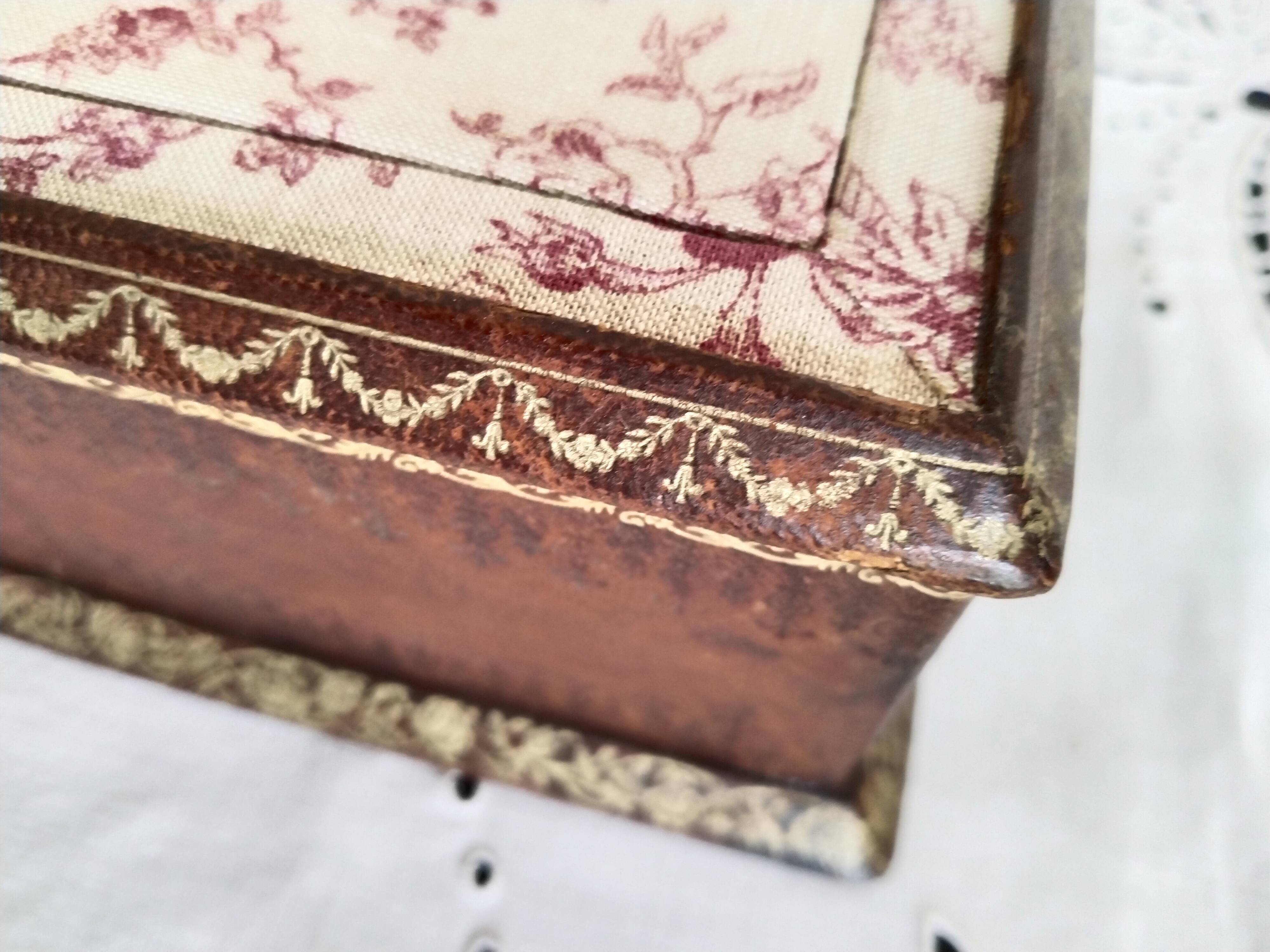 Box, wooden and leather case