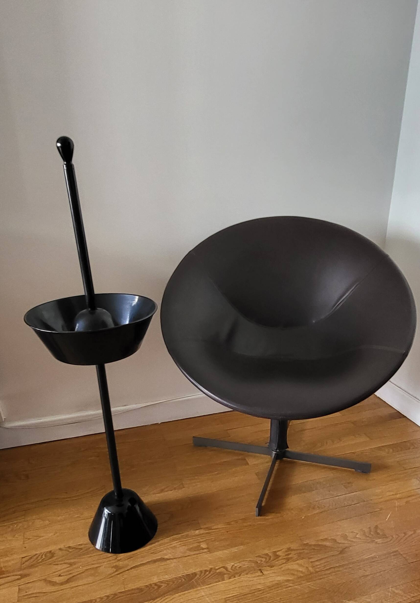 Black “Servofumo” ashtray by Zanotta Achille and Pier Castiglioni 1960 Italy Vintage