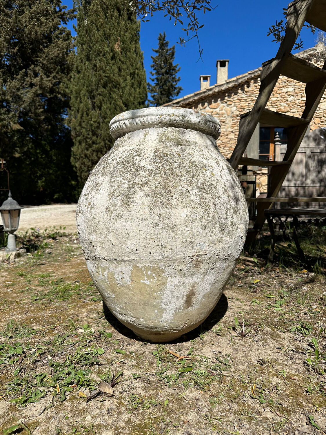 Large ancient pottery jar in terracotta from the 18th century.