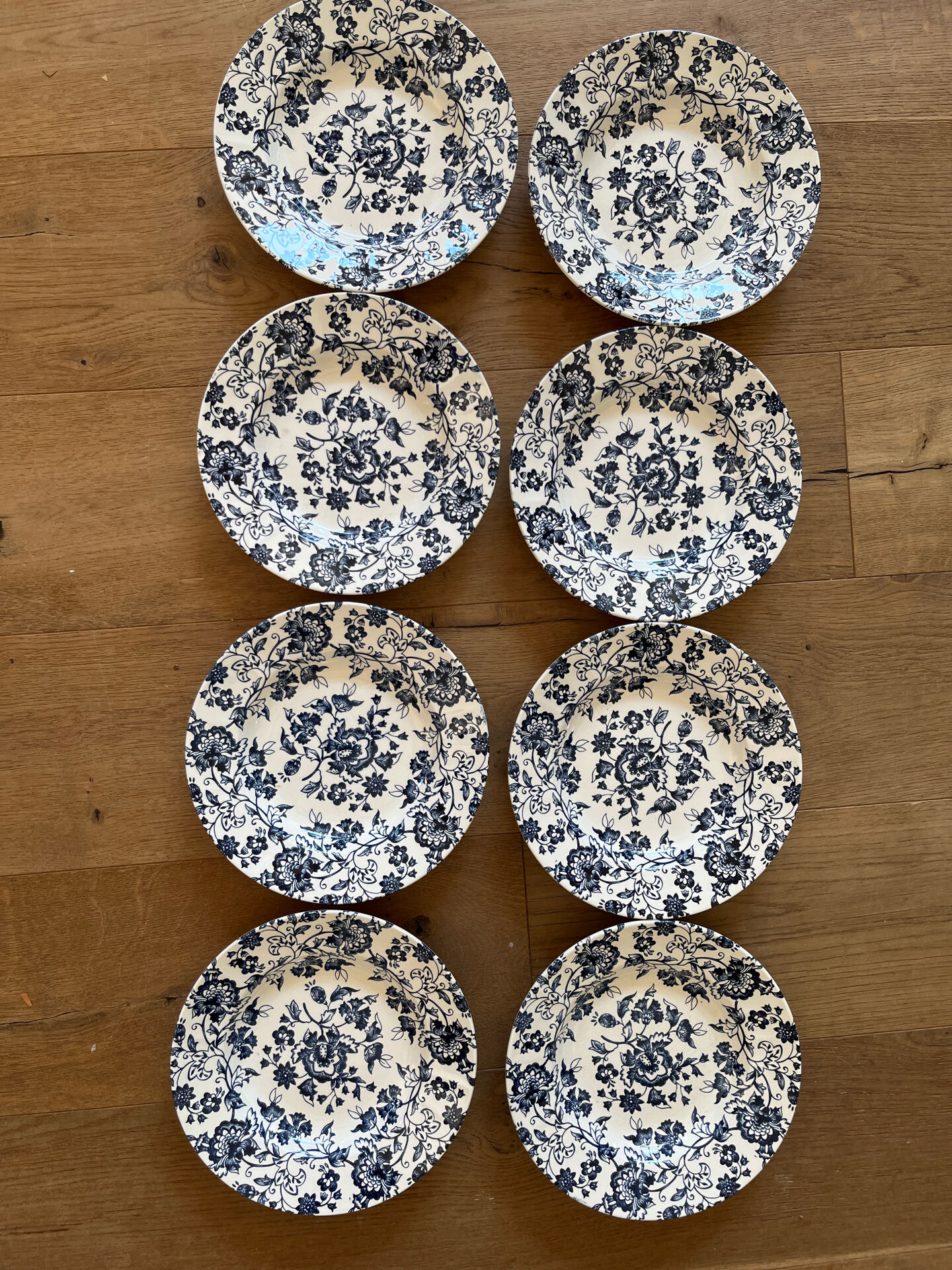 Deep plates in earthenware with blue flowers
