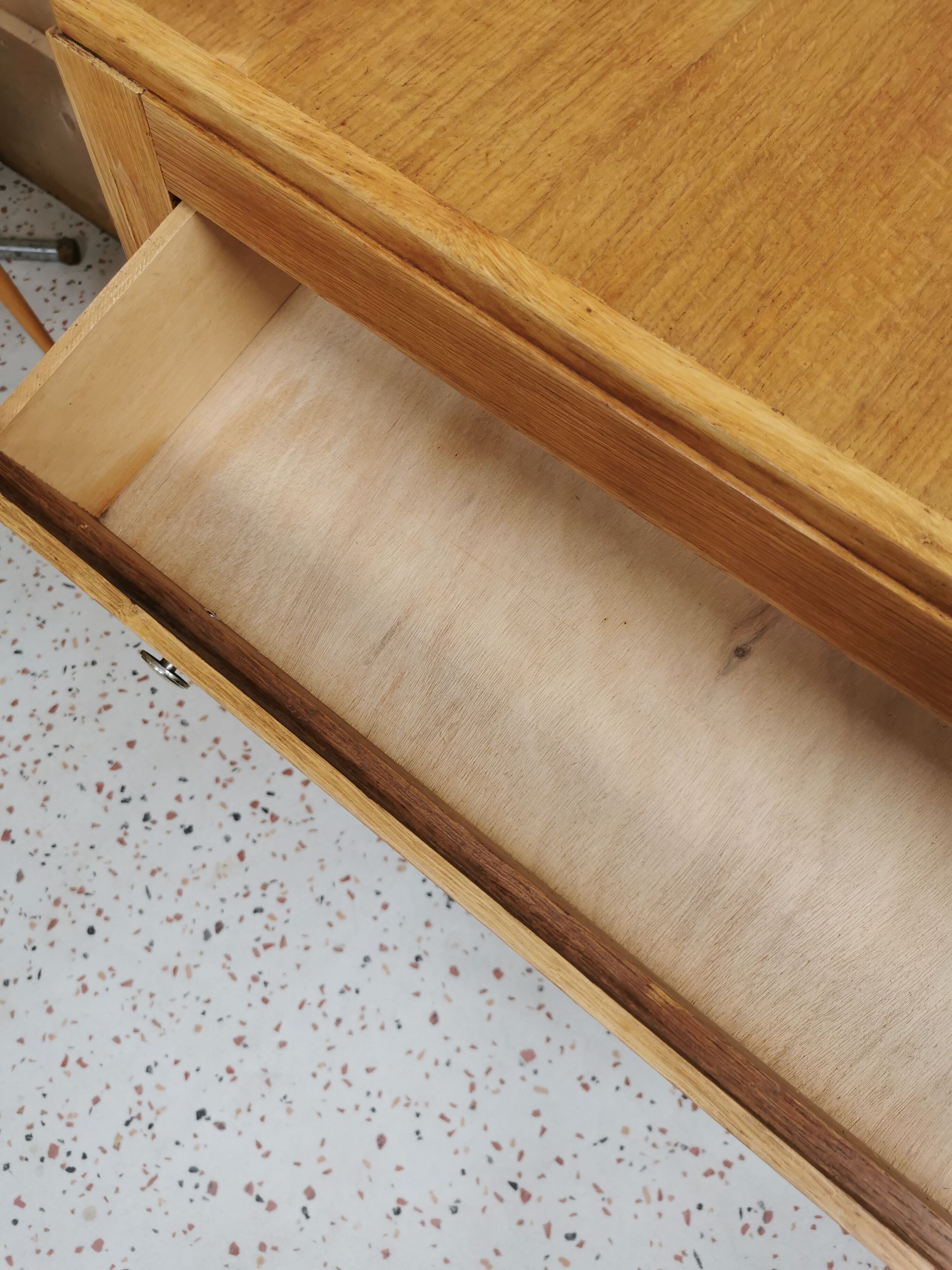 Chest of drawers compass feet