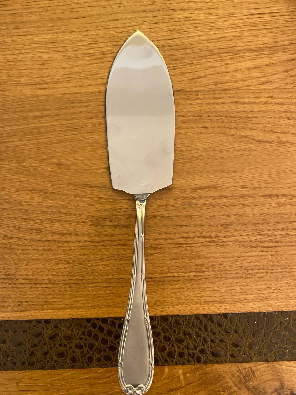 Silver metal cake server