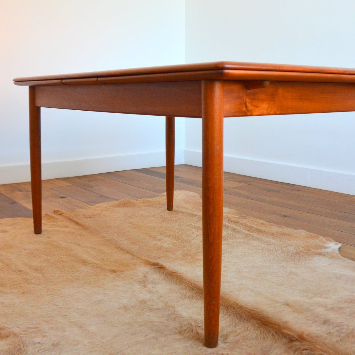 Scandinavian dining table with 1960s extensions (6 to 12 people)