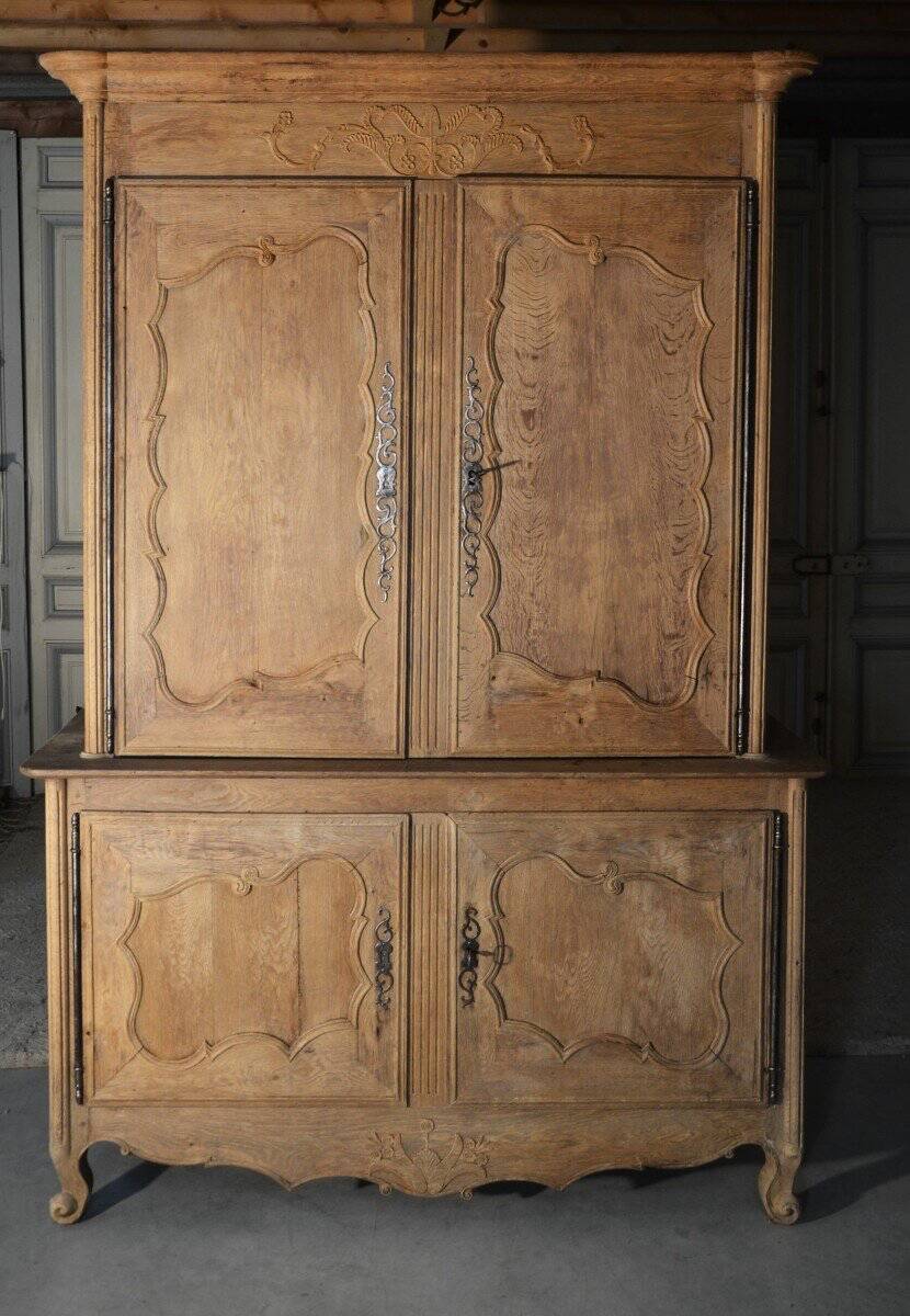 Two-part buffet in bleached oak, 18th century