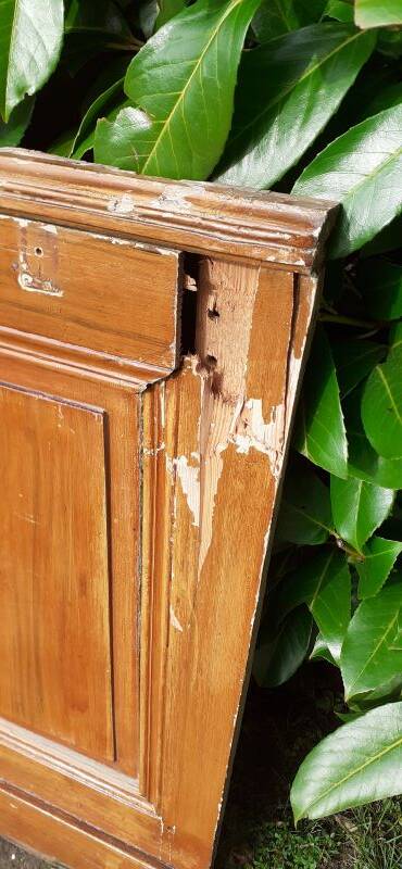 Low wall panelling 8.65m panelled with mouldings wainscoting skirting.