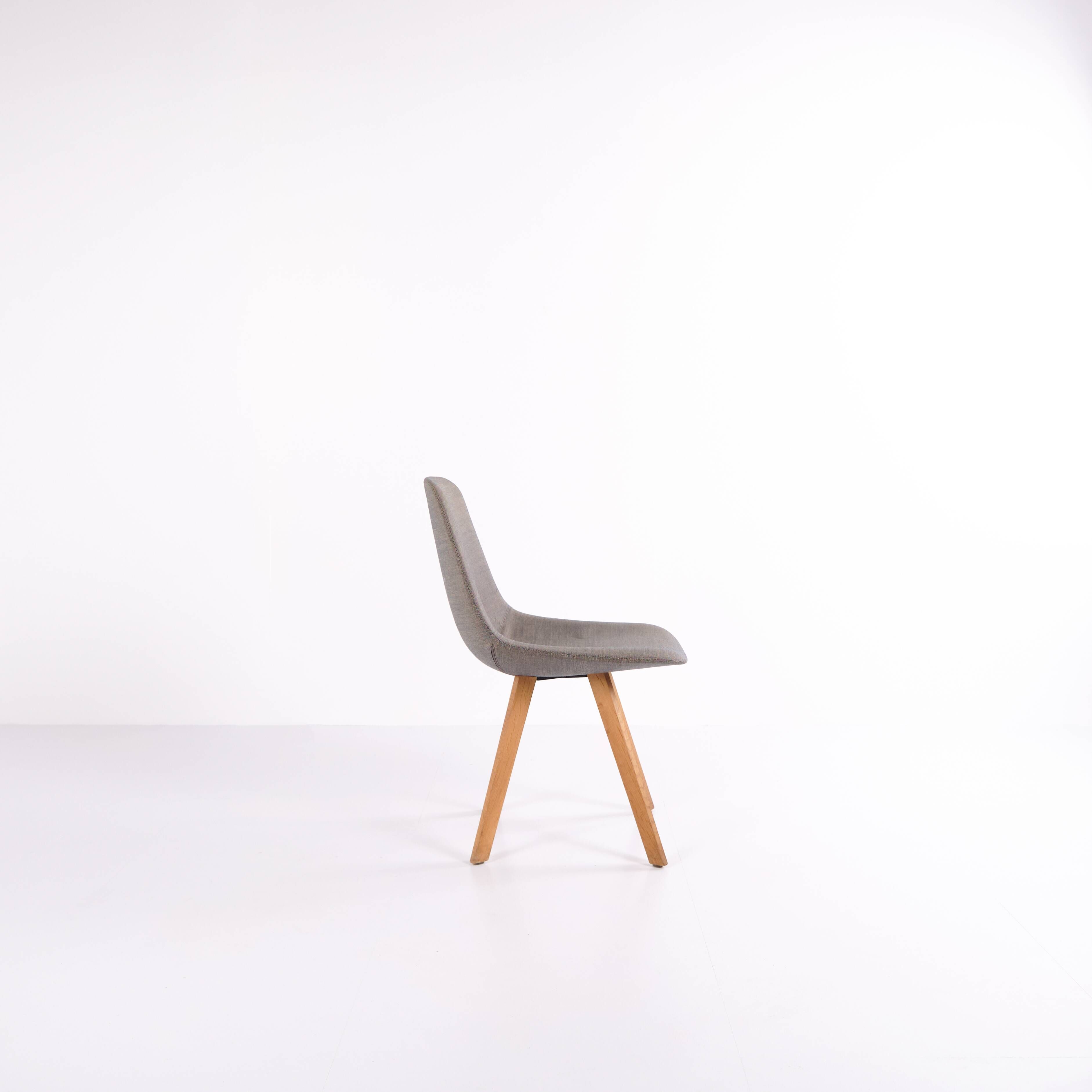 Eyes Wood chair – Erik Jørgensen – Mid grey upholstery – Solid wood