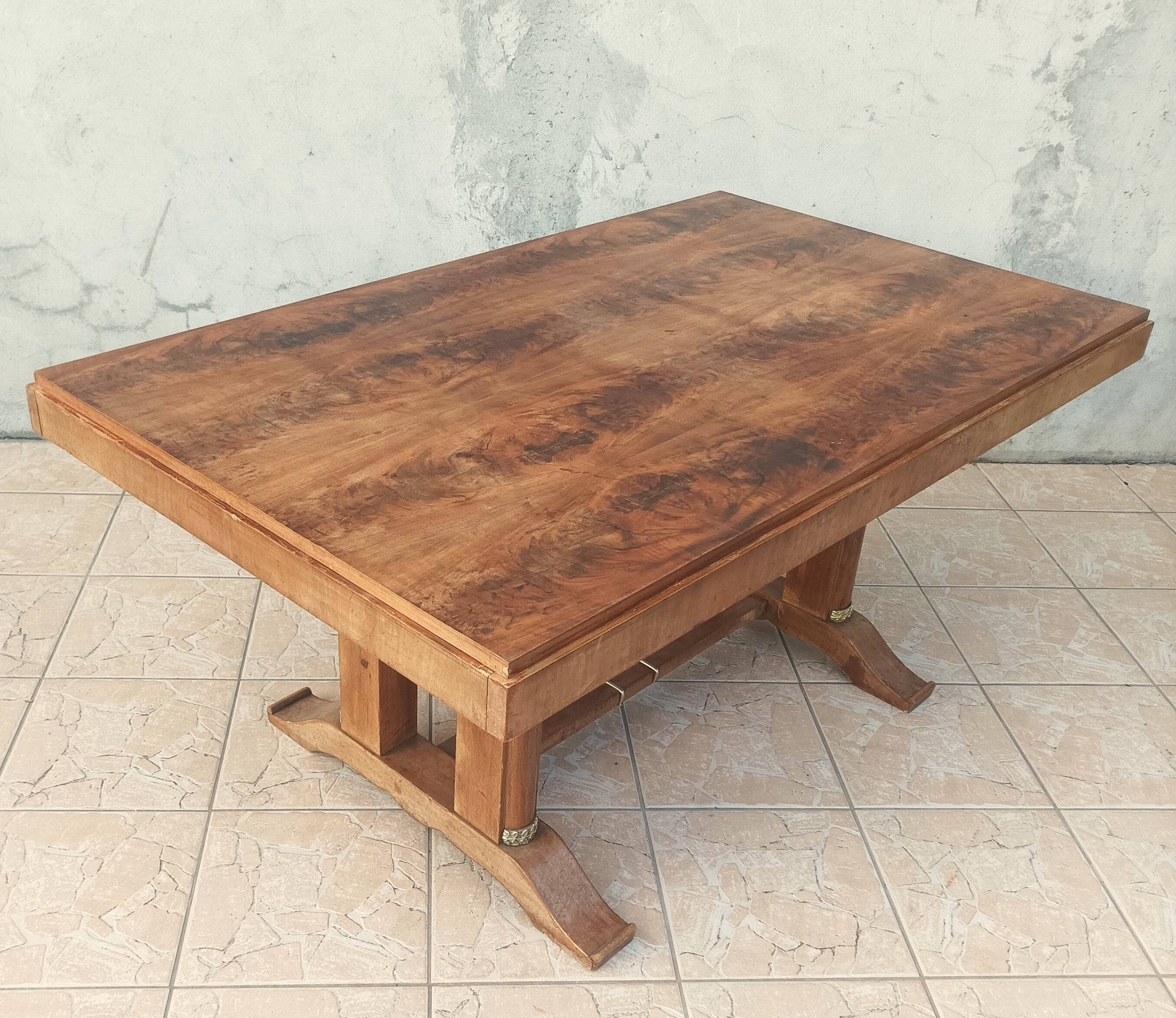 Art Deco table in burr walnut