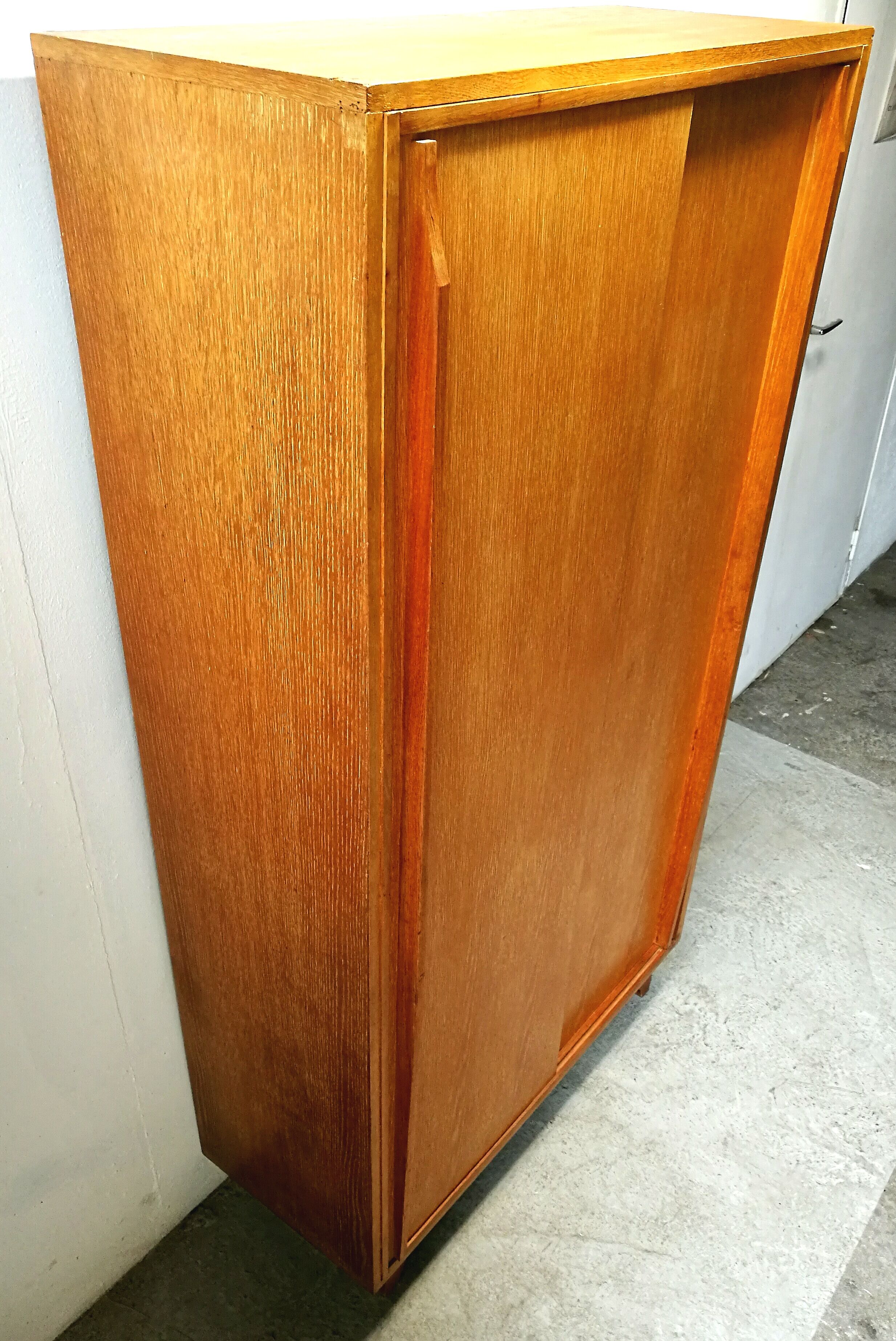 Wardrobre light oak sliding doors 1950