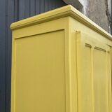 Simple yellow Parisian wardrobe