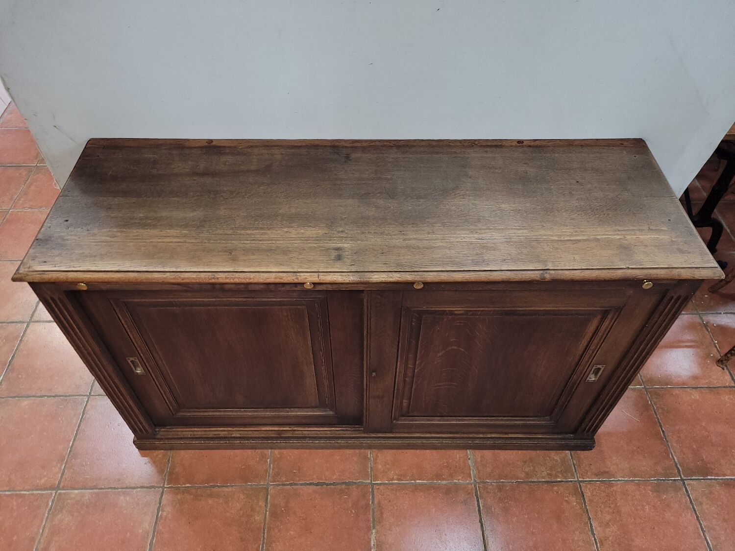 Craft furniture with sliding oak doors