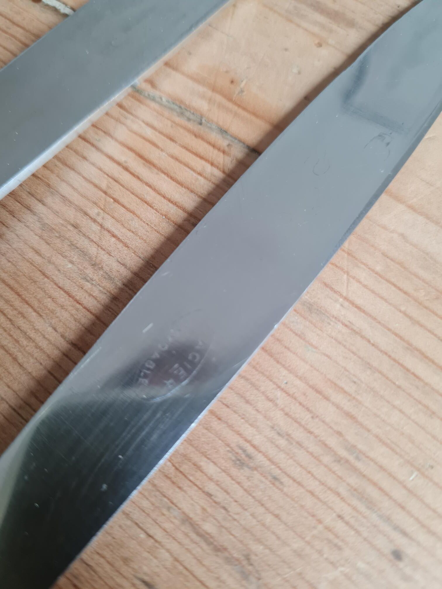 Set de six couteaux en bakélite et inoxydable
