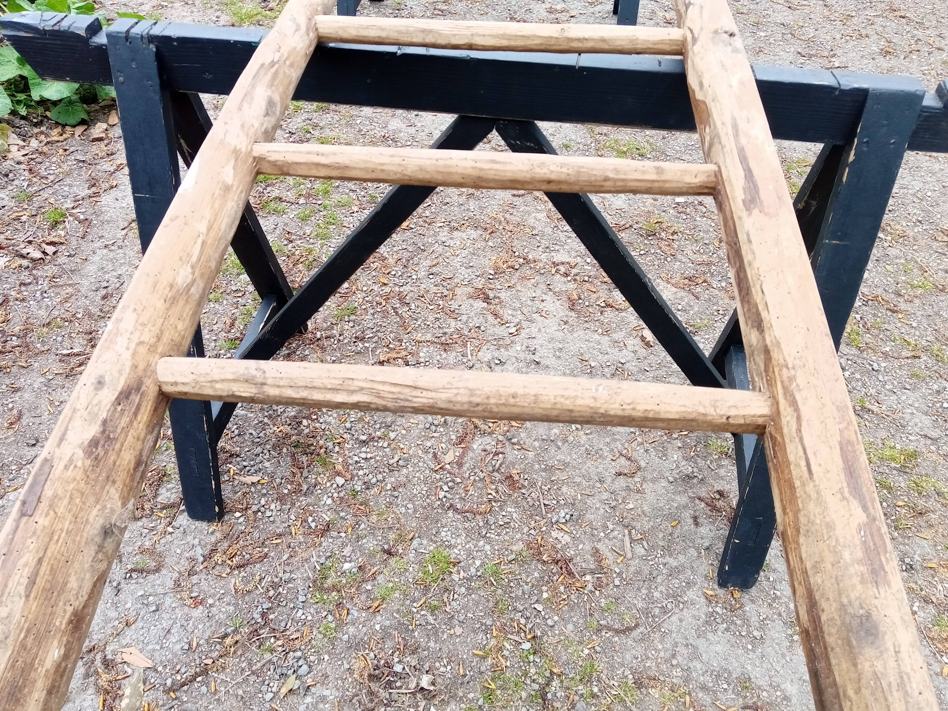 Old wood scale 3.2 m