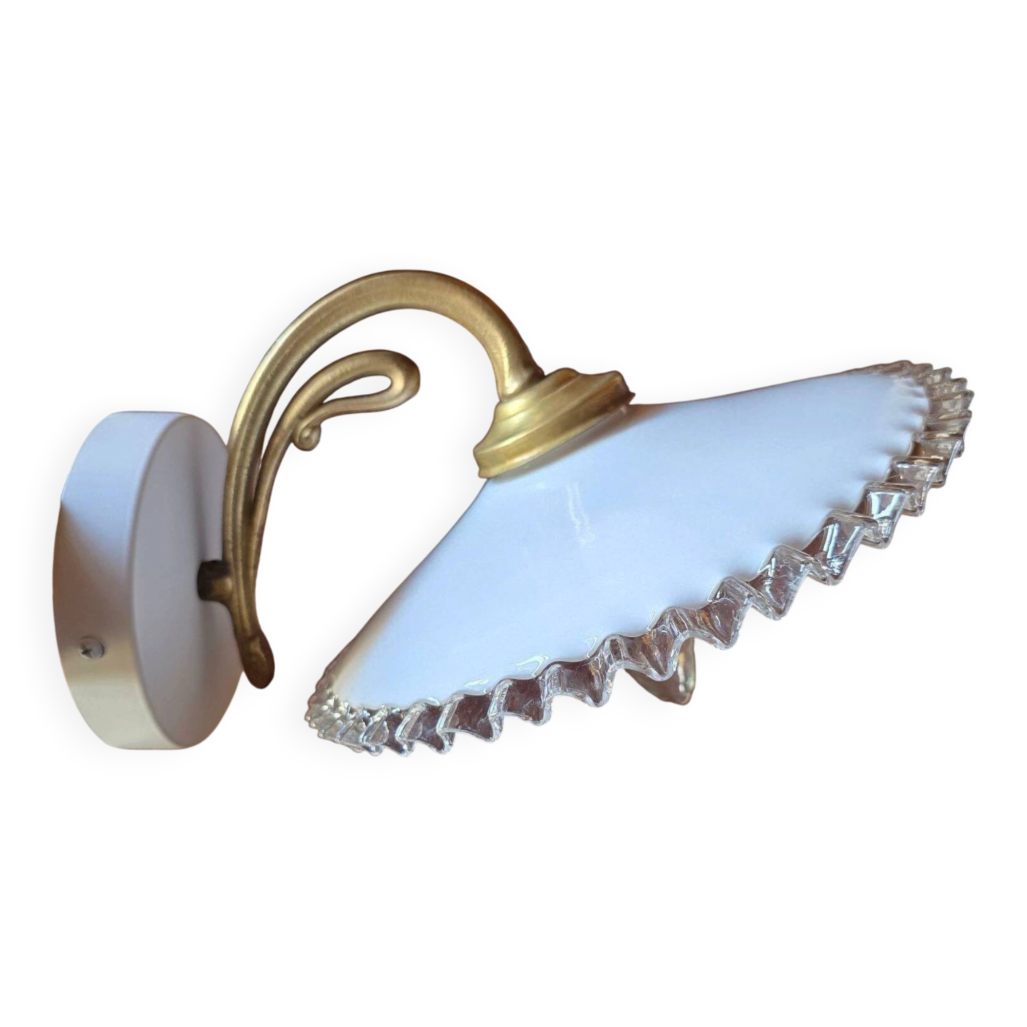 Pair of wall sconces in brass and wavy opaline glass