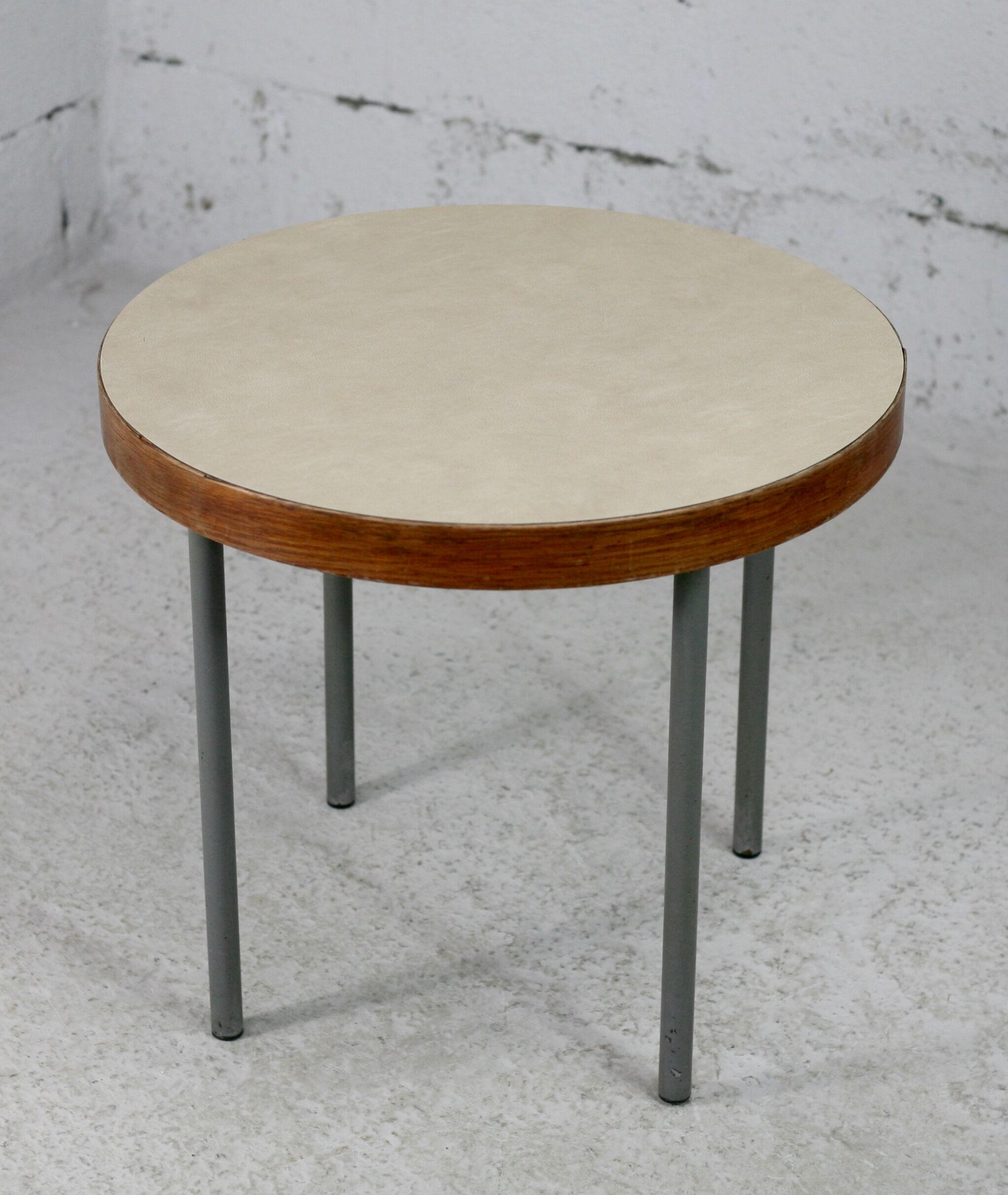 Side table tubular steel base, round top strapping wood, France, circa 1950