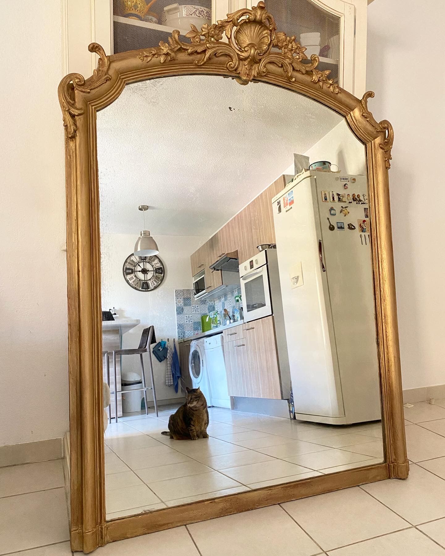 Nineteenth-century shell pediment mirror