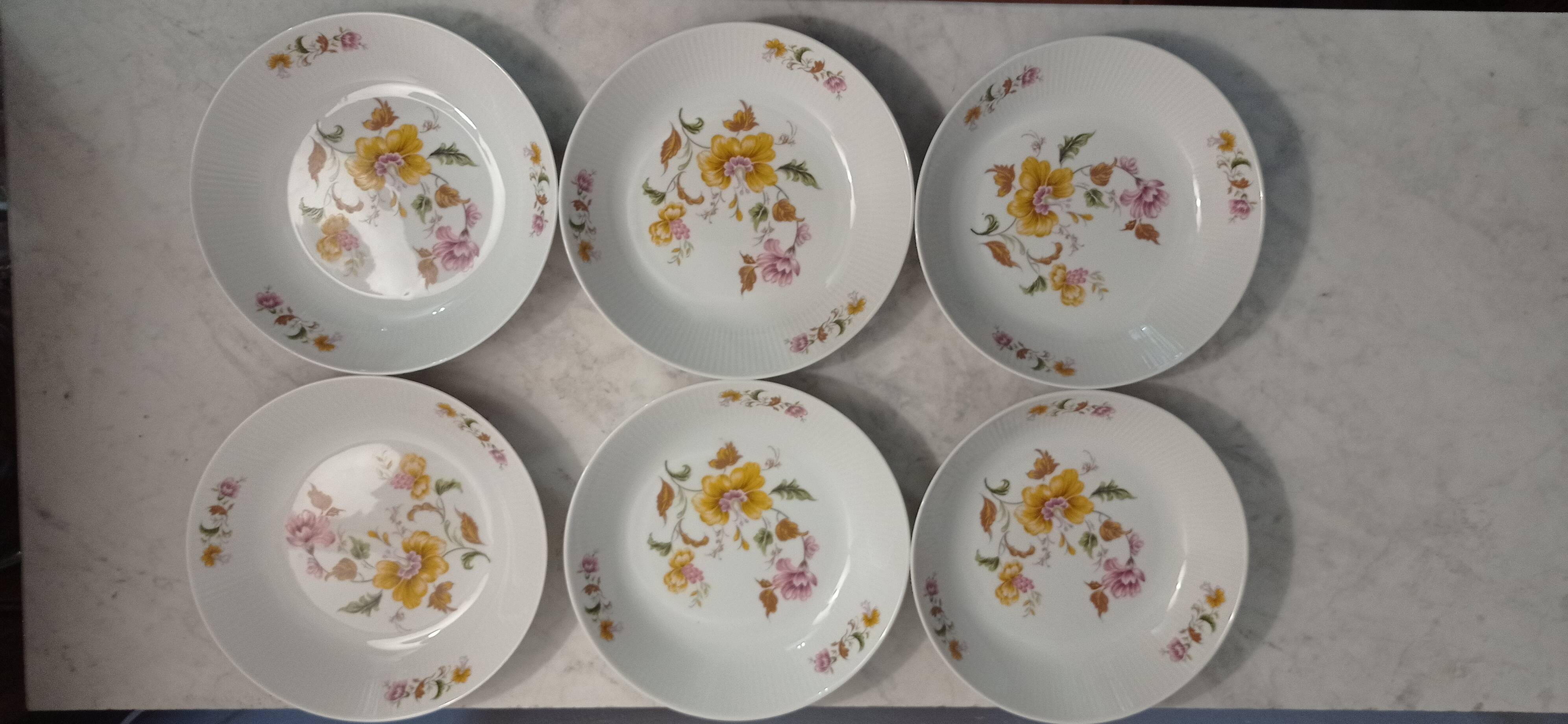 Porcelain deep plates with floral decoration