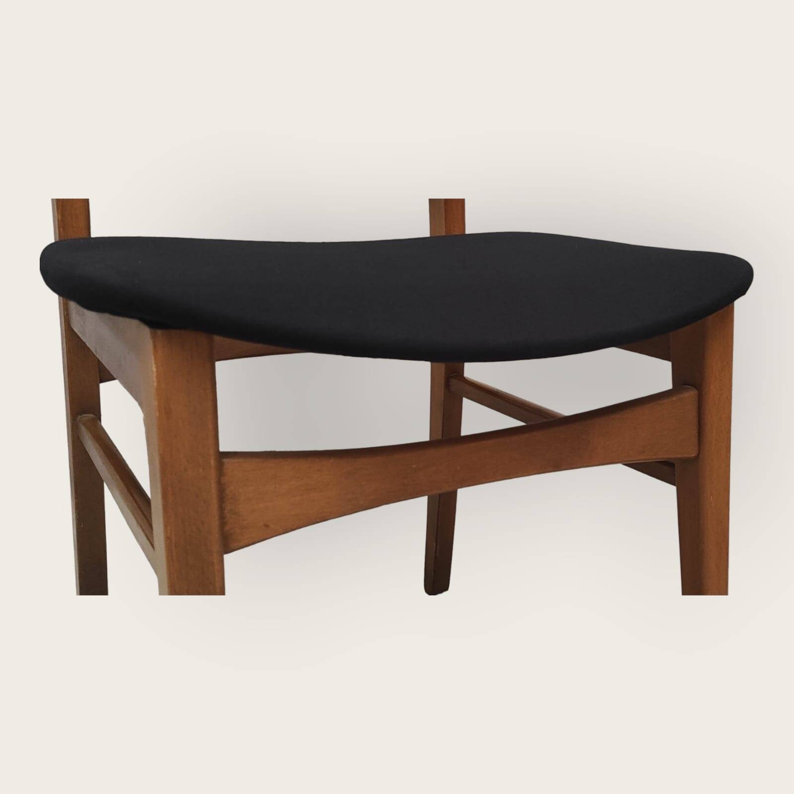 Vier Mid Century stoelen