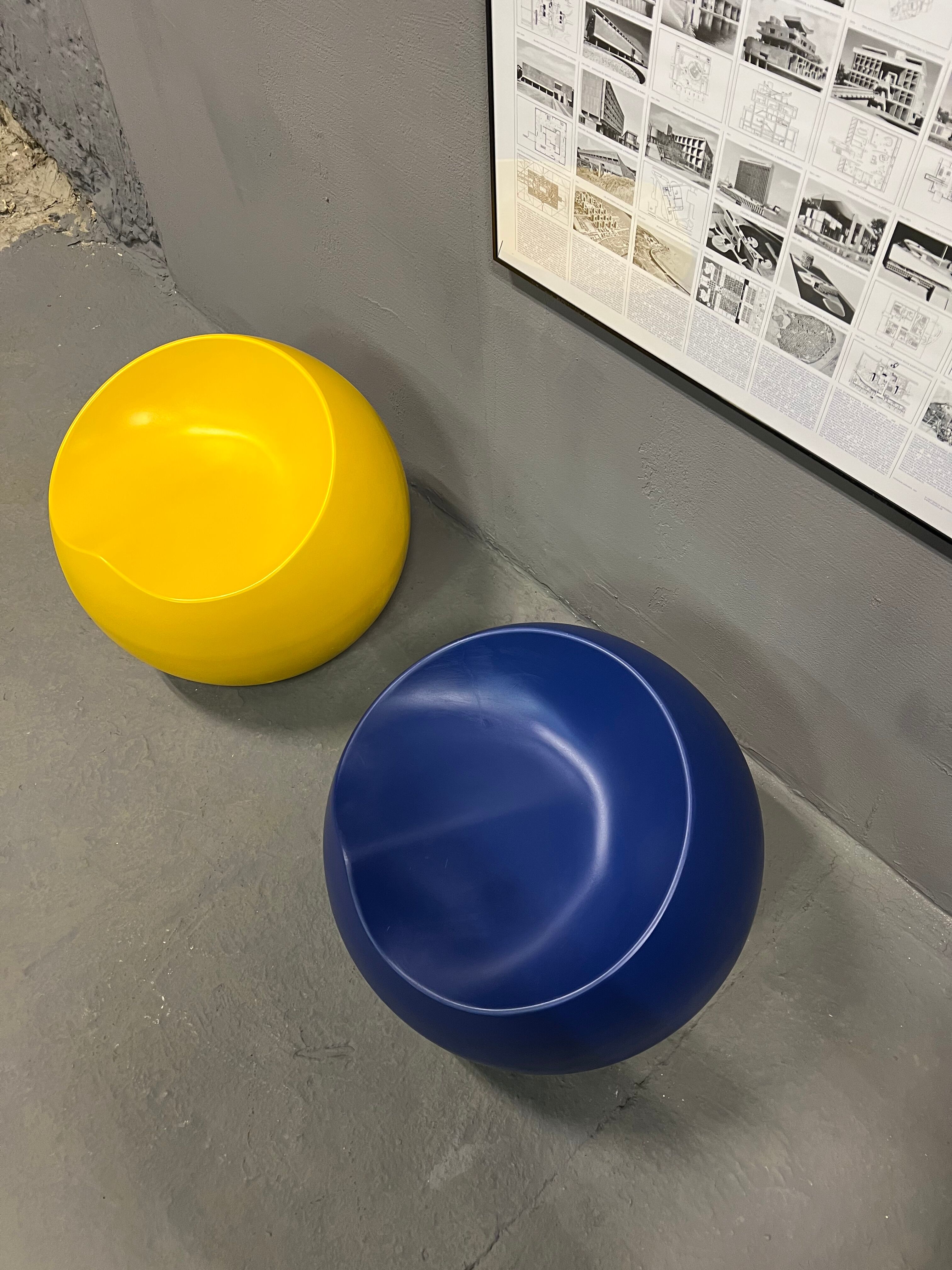 Ball chairs Yellow & blue