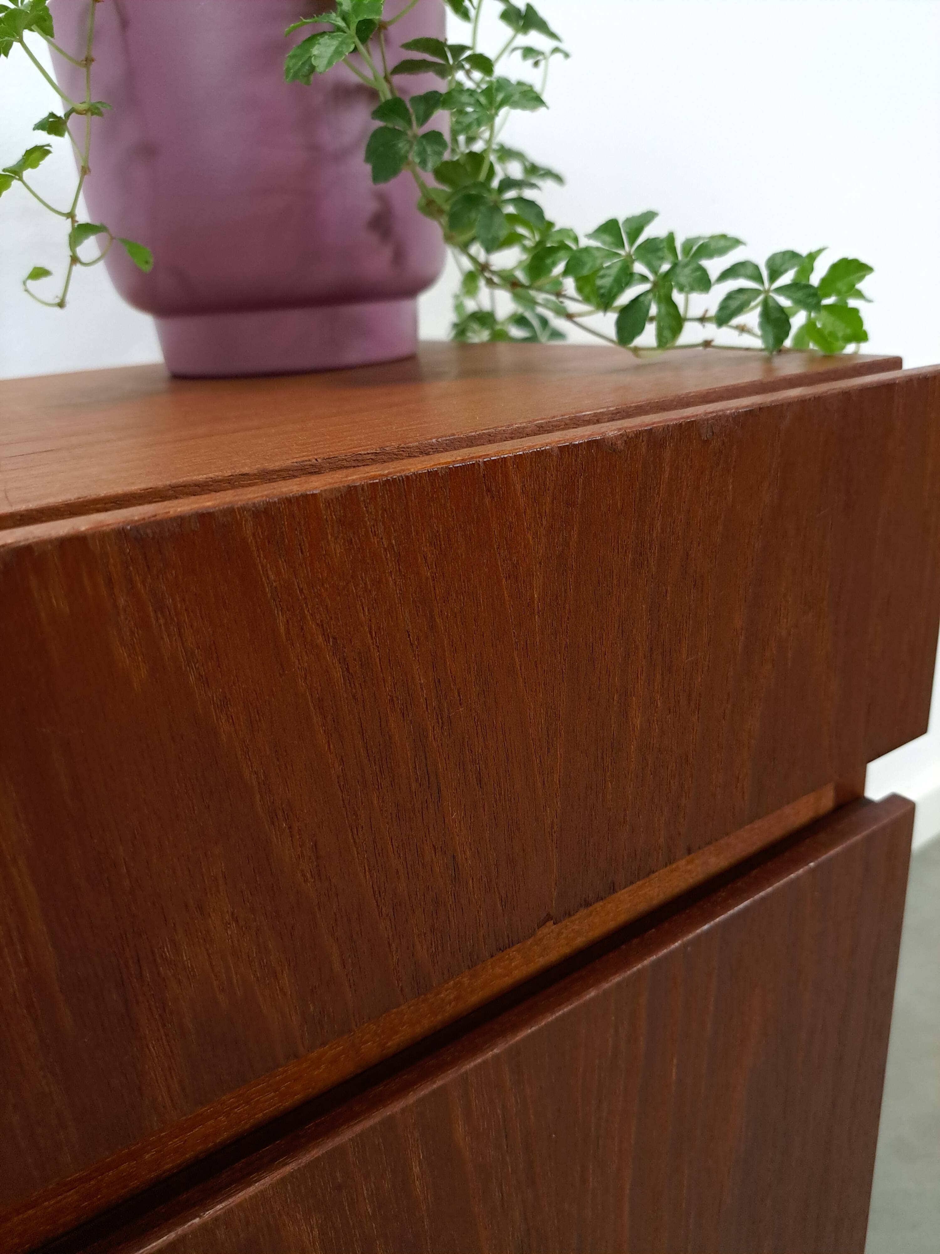 Teak fineer kastje met lades, nr. 2