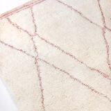 Moroccan berber carpet beni ouarain ecru with pink diamonds engraved 295x200cm